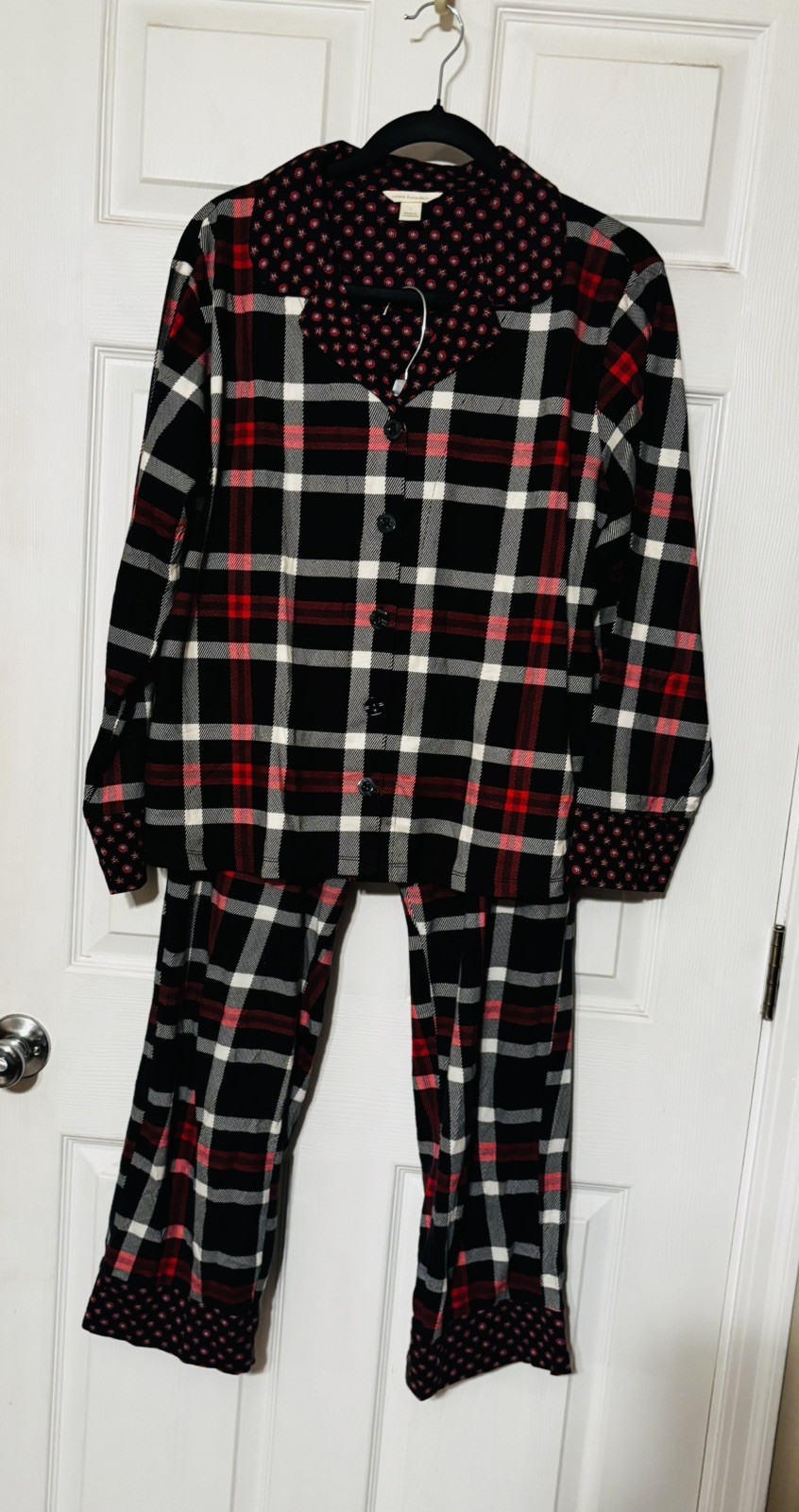 Vera Bradley Ladies\' Plaid Collared Pajama Set Size Large (L) Red/Black Flannel Vera Bradley Ladies\' Plaid Collared Pajama Set Size Large (L) Red/Black Flannel