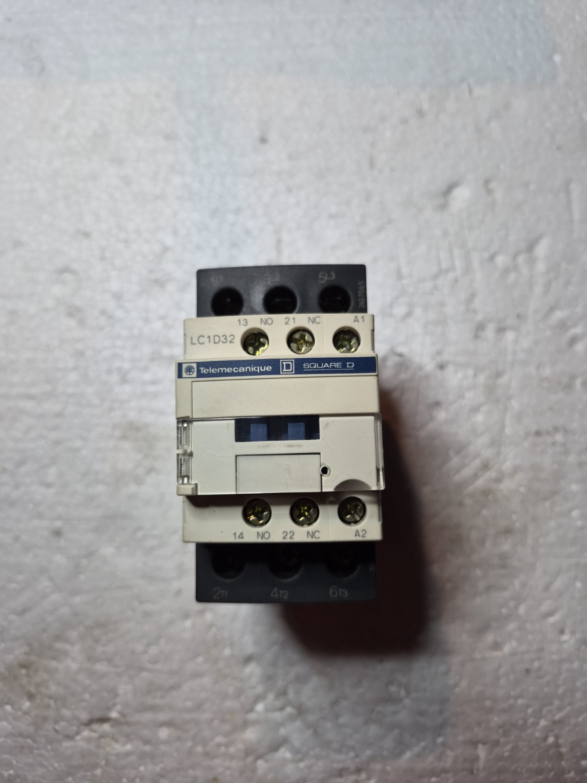 Telemecanique LC1D32G7 Non-Reversing Contactor 120V Coil 50A Telemecanique LC1D32G7 Non-Reversing Contactor 120V Coil 50A