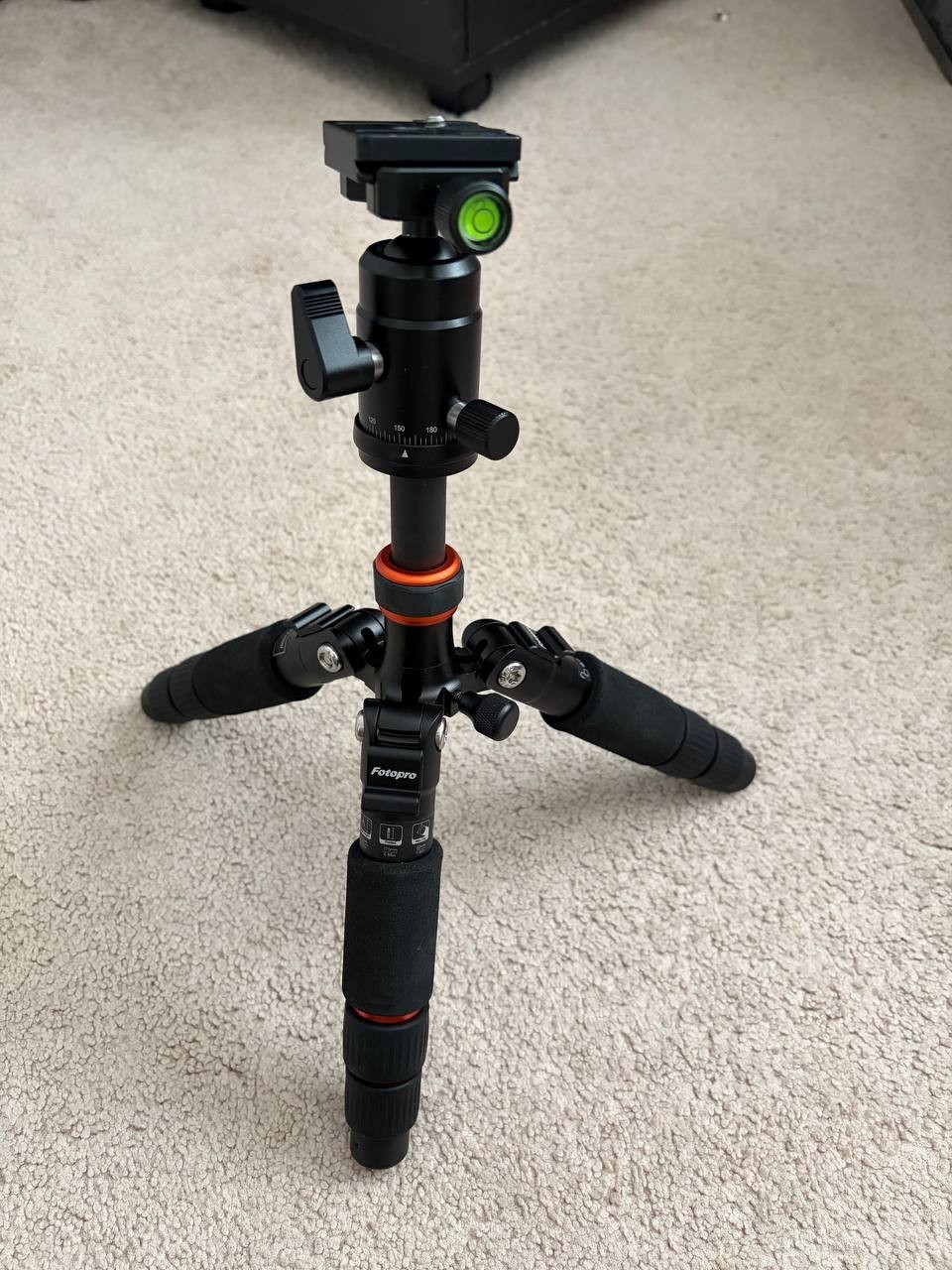 FotoPro X-go mini carbon tripod