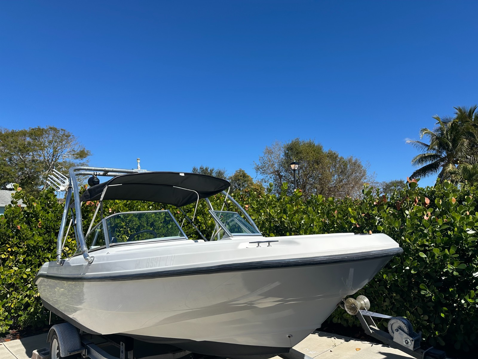 2000 Boston Whaler 18 Ventura Dual Console - Ski Tower, Trailer, Turnkey