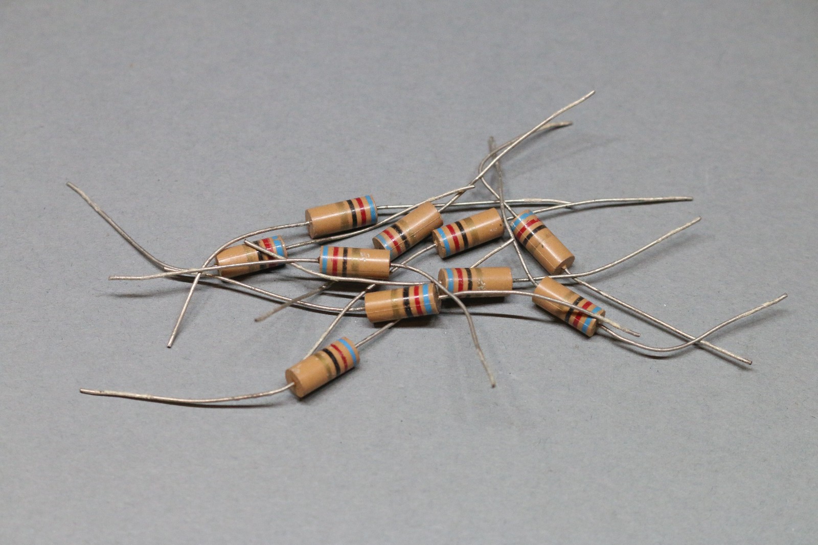 (10) Vintage 62uH 1/2W 5% Inductor Choke Axial Molded Body 1960s USA Tested 620