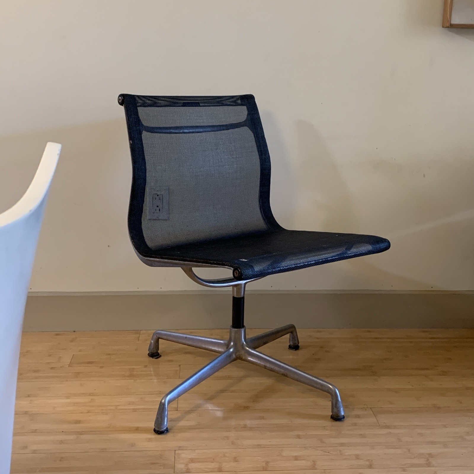 Charles Eames for VITRA Aluminum Group Swivel Chair. Black Mesh READ NY Area P/U Charles Eames for VITRA Aluminum Group Swivel Chair. Black Mesh READ NY Area P/U