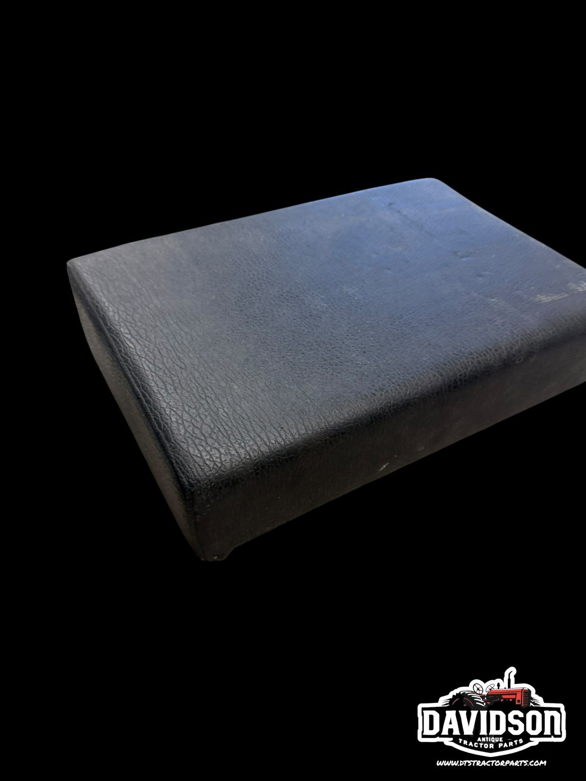 D35226 Seat Fits Case 450, 850, 1150 D35226 Seat Fits Case 450, 850, 1150