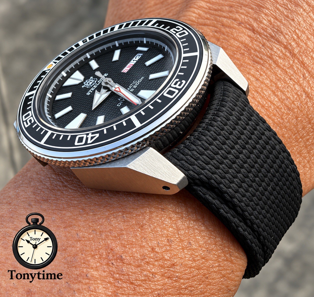 Premium 22mm Black FKM Rubber Watch Band – Curved End Quick Release Strap