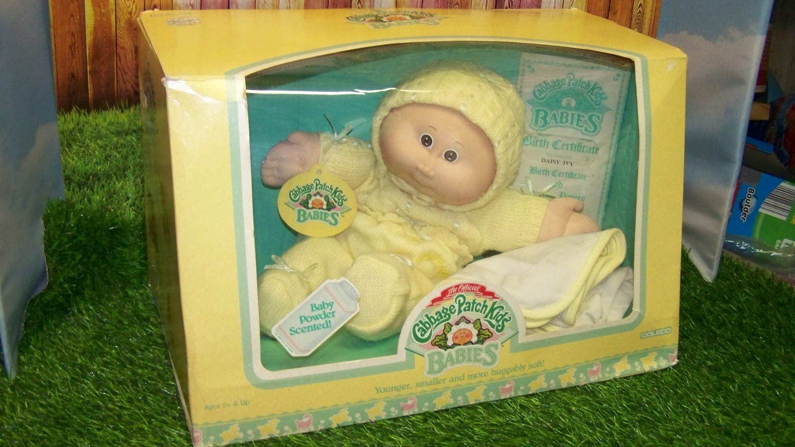 COLECO CABBAGE PATCH BEAN BOTTOM GIRL VINTAGE W/BIRTH CERT DISPLAYED  in box