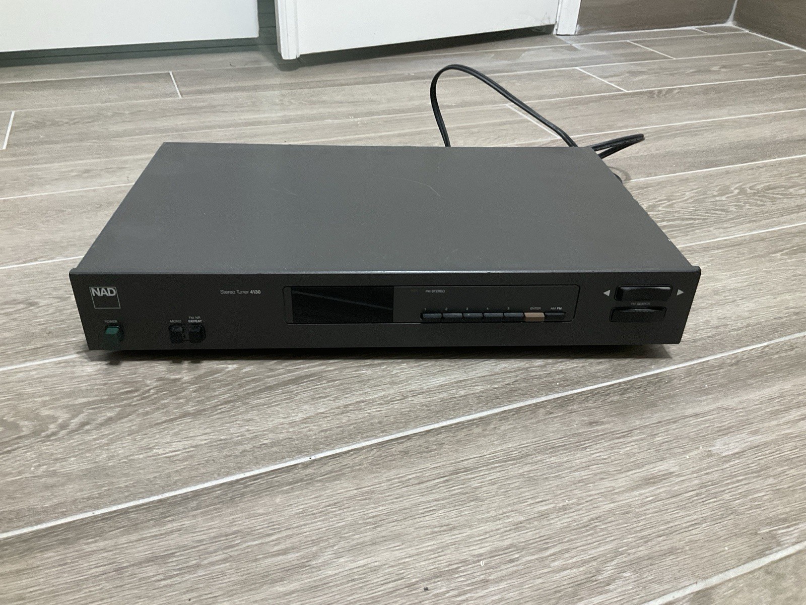 NAD 4130 Analog AM/FM FM Stereo Tuner w/ Stereo L/R RCA Outputs Black NAD 4130 Analog AM/FM FM Stereo Tuner w/ Stereo L/R RCA Outputs Black