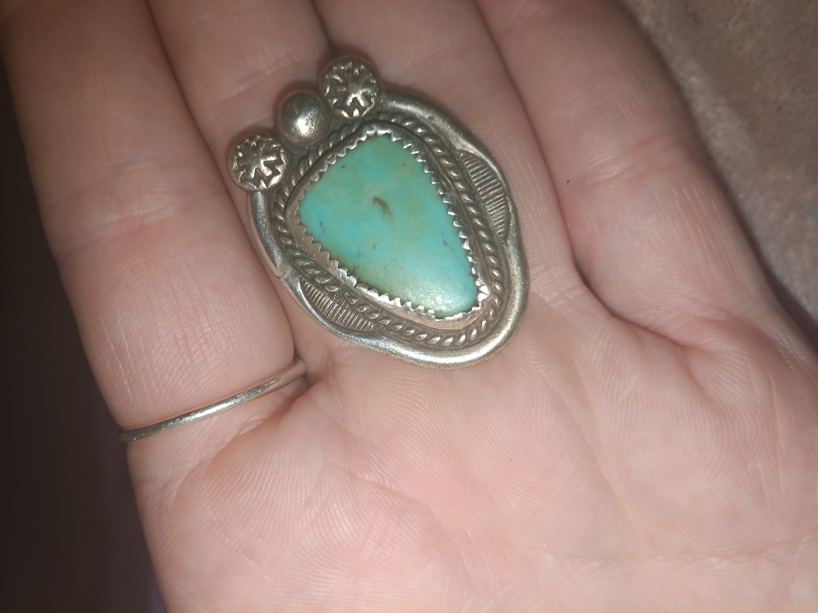 Vintage Southwestern/Native American Style Sterling Ring wTurquoise Cabochon
