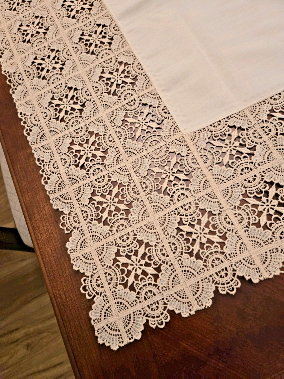 Vintage Exquisite Filigree Lace Tablecloth Genuine Plauen Lace w/tags 60