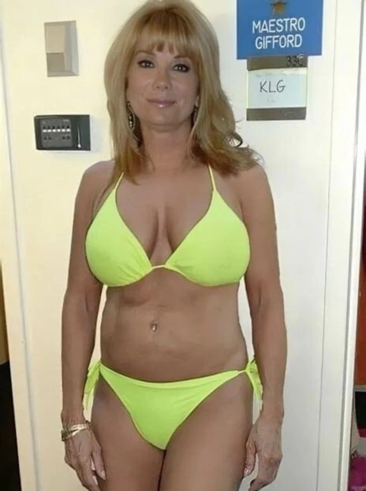 KATHIE LEE GIFFORD 8x10 Glossy Photo Print Celebrity TV Host Talk Show Picture KATHIE LEE GIFFORD 8x10 Glossy Photo Print Celebrity TV Host Talk Show Picture