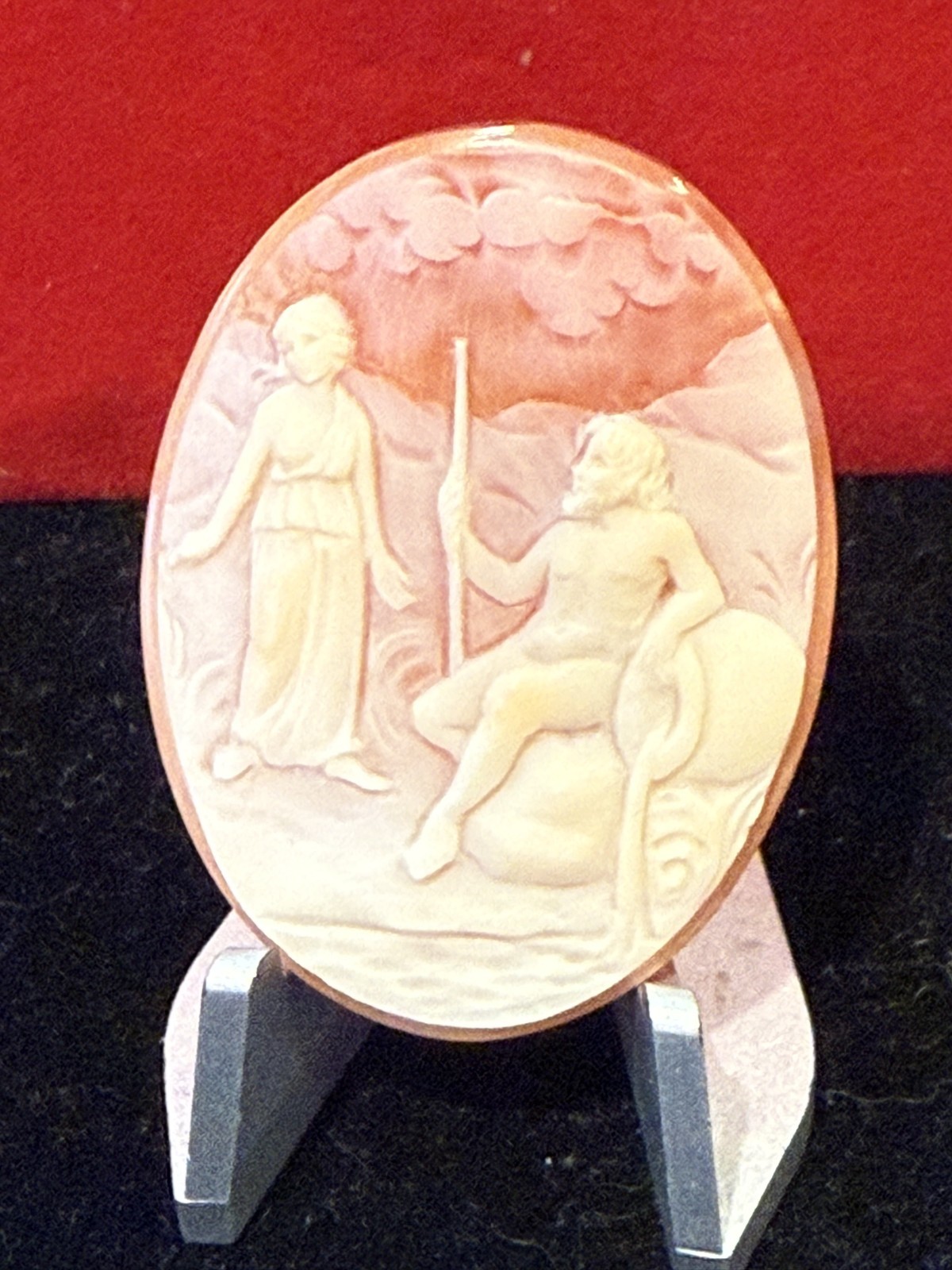 DROP DEAD GORGEOUS ANTIQUE HAND CARVED SHELL CAMEO UNUSUAL SCENE SIGNED