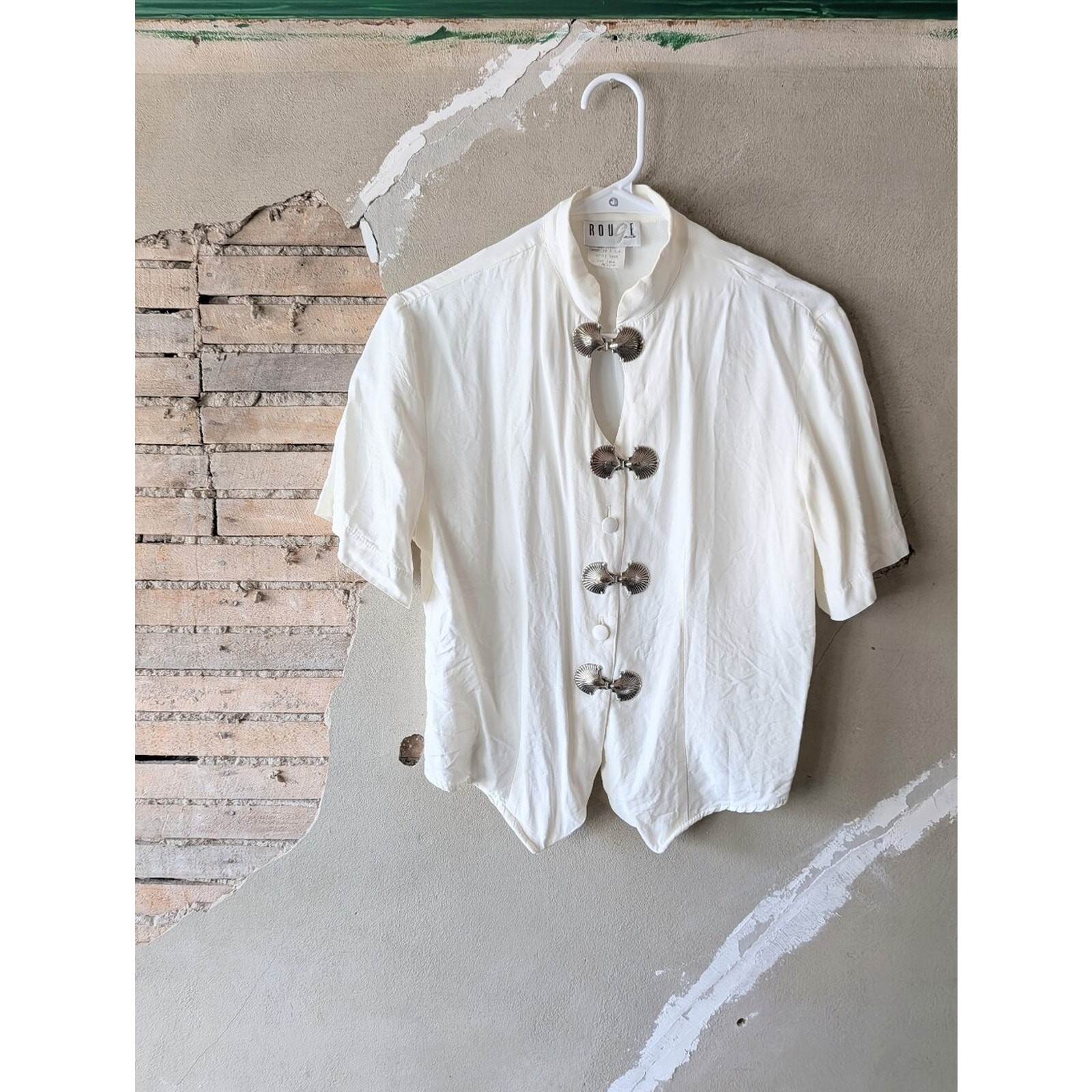 Unique, Vintage Short-Sleeve Top with Shell Clasps