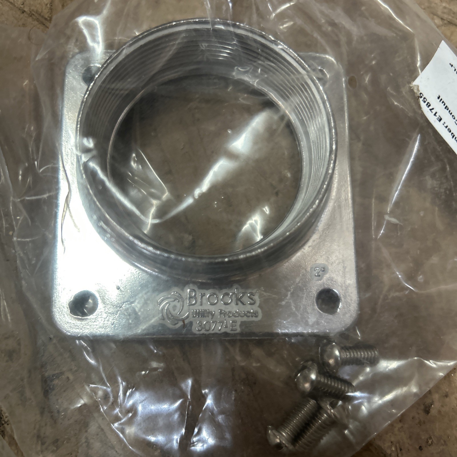  ( quantity of 2) Brooks 3077E (2\