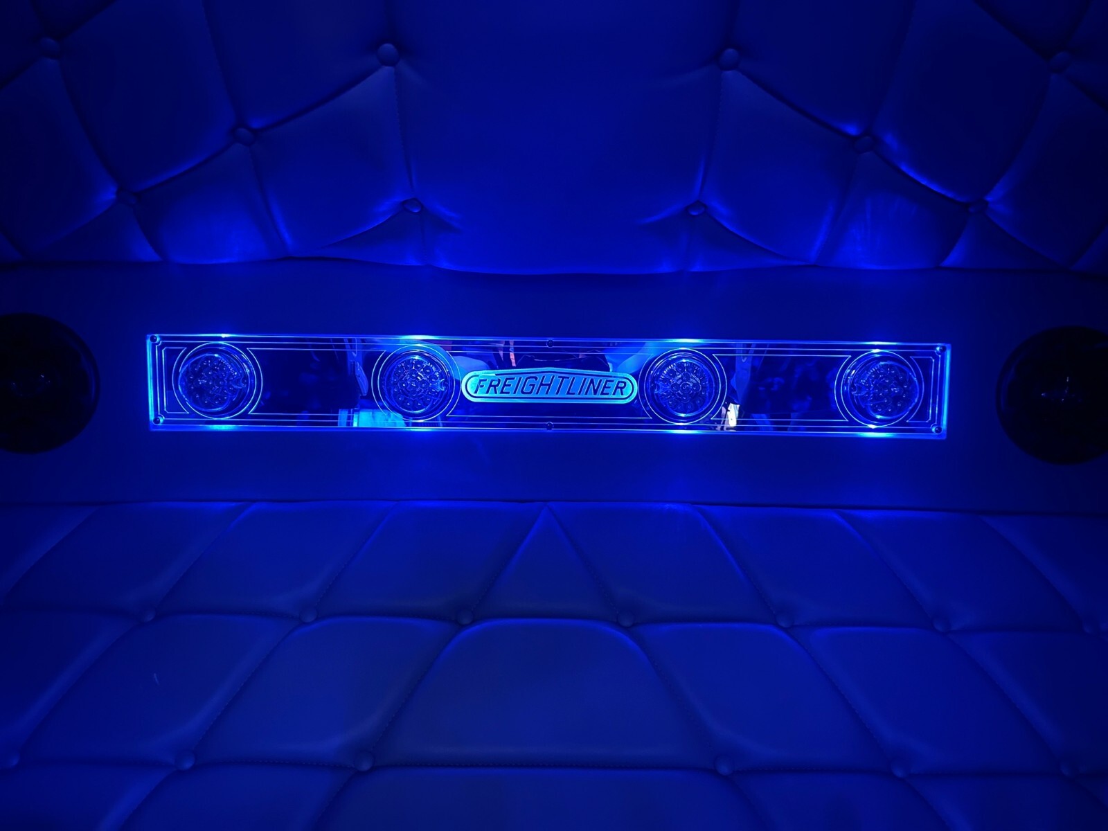 FREIGHTLINER SLEEPER LIGHT. Without watermelon. Freightliner Classic / FLD 120 FREIGHTLINER SLEEPER LIGHT. Without watermelon. Freightliner Classic / FLD 120