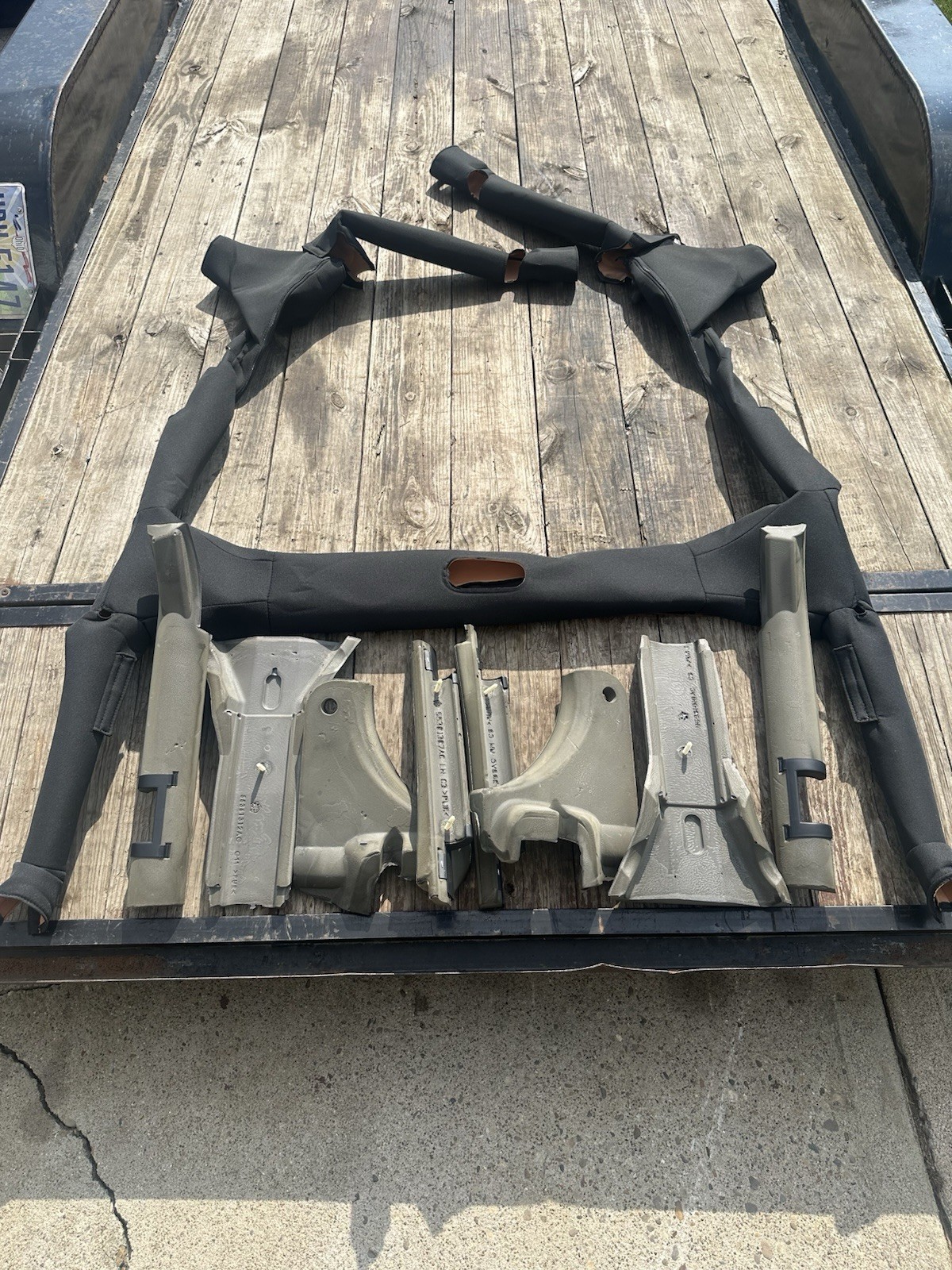 11-18 Jeep Wrangler JK Four Door 4dr Black Roll bar Support Padding Foam OEM 11-18 Jeep Wrangler JK Four Door 4dr Black Roll bar Support Padding Foam OEM