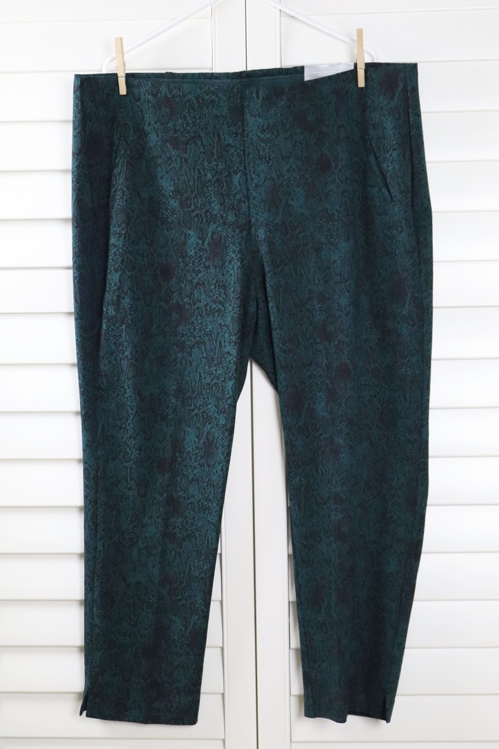 CHICO\'S NWT $118 Gray So Slimming 360 Juliet Python Pants Size 4 US 20 R