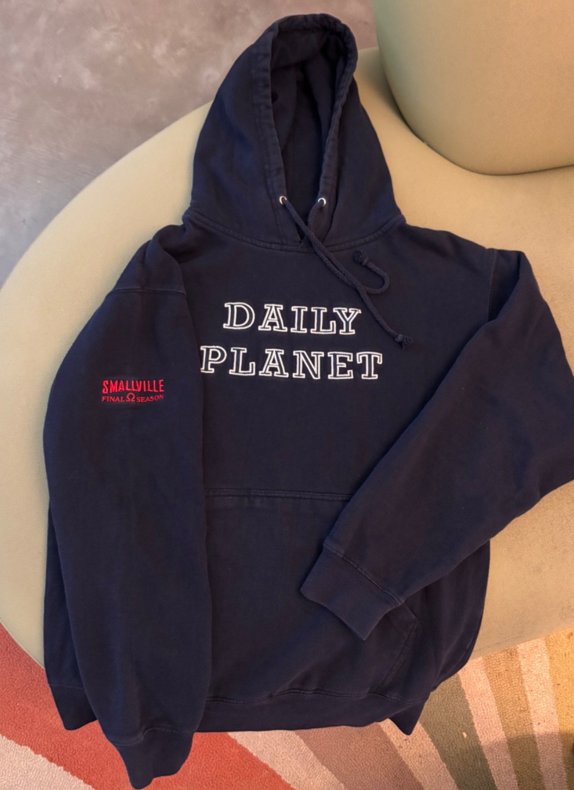 Daily Planet Smallville Final Season Cast & Crew TV Production Hoodie Rare Sz M