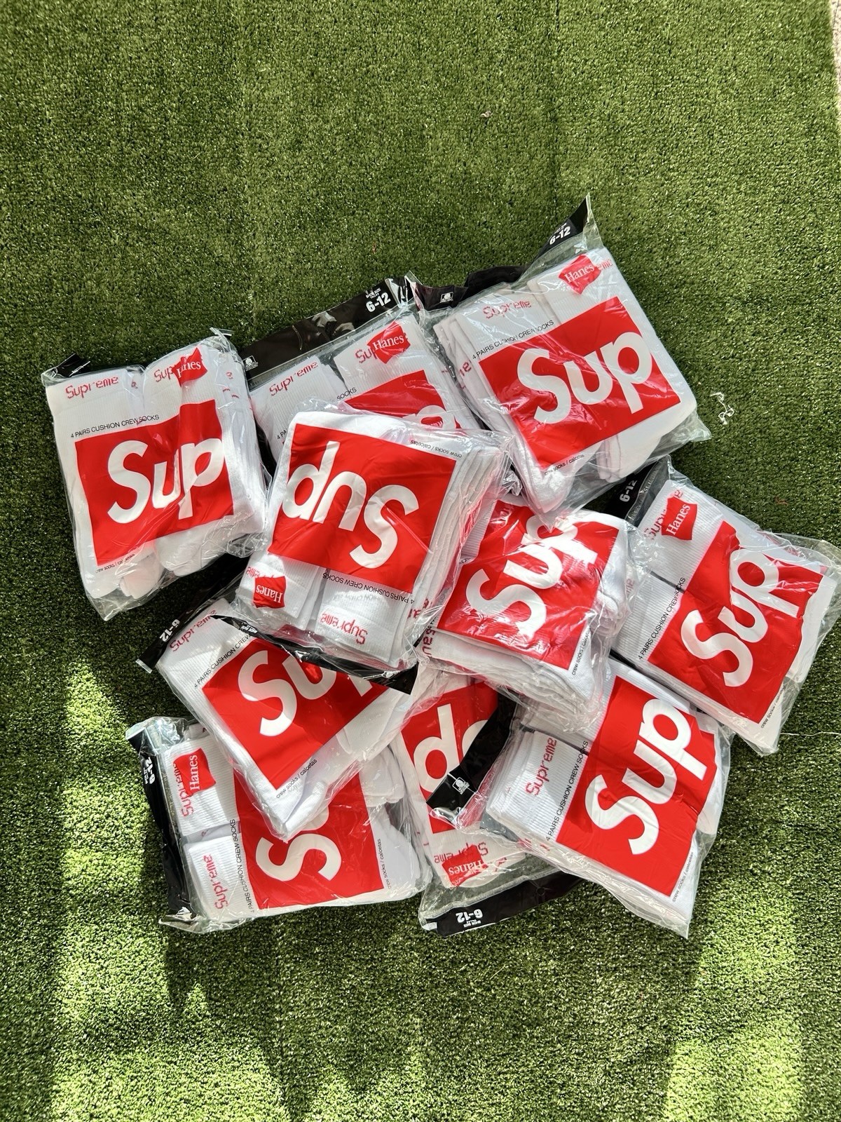 Supreme x Hanes Unisex Crew Socks Logo Cotton 4 Pairs White Red One Size