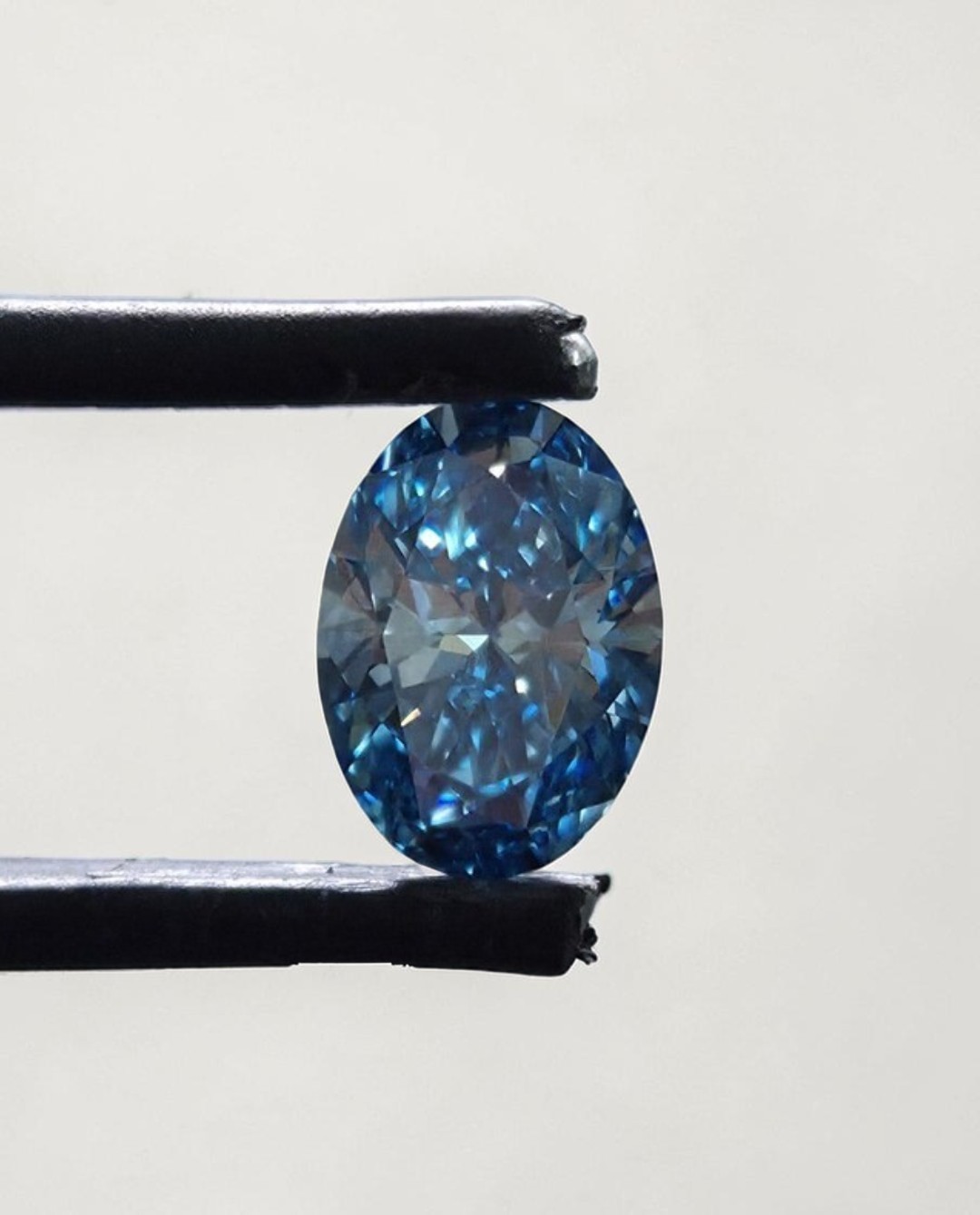 1CT Oval cut fancy vivid Blue lab grown CVD diamond, IGI certified
