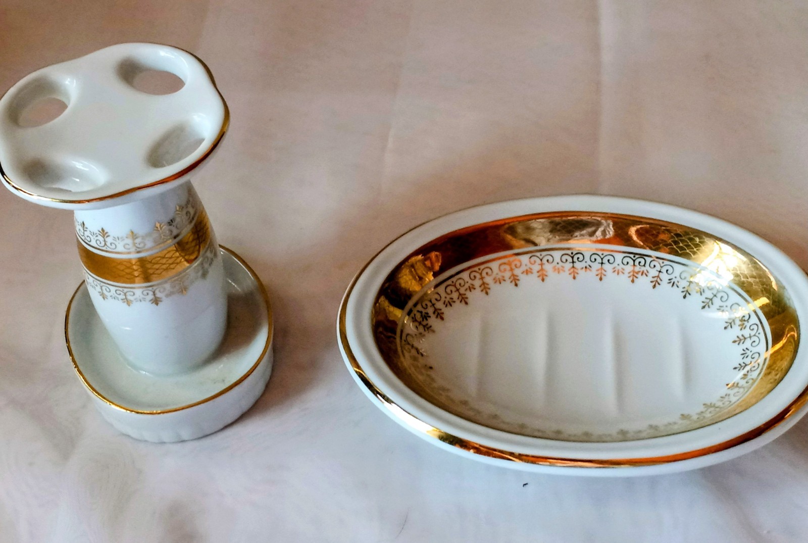 Vtg Richard Andre Porcelain Toothbrush Holder & Soap Dish White/Gold #R. AK#4 Vtg Richard Andre Porcelain Toothbrush Holder & Soap Dish White/Gold #R. AK#4