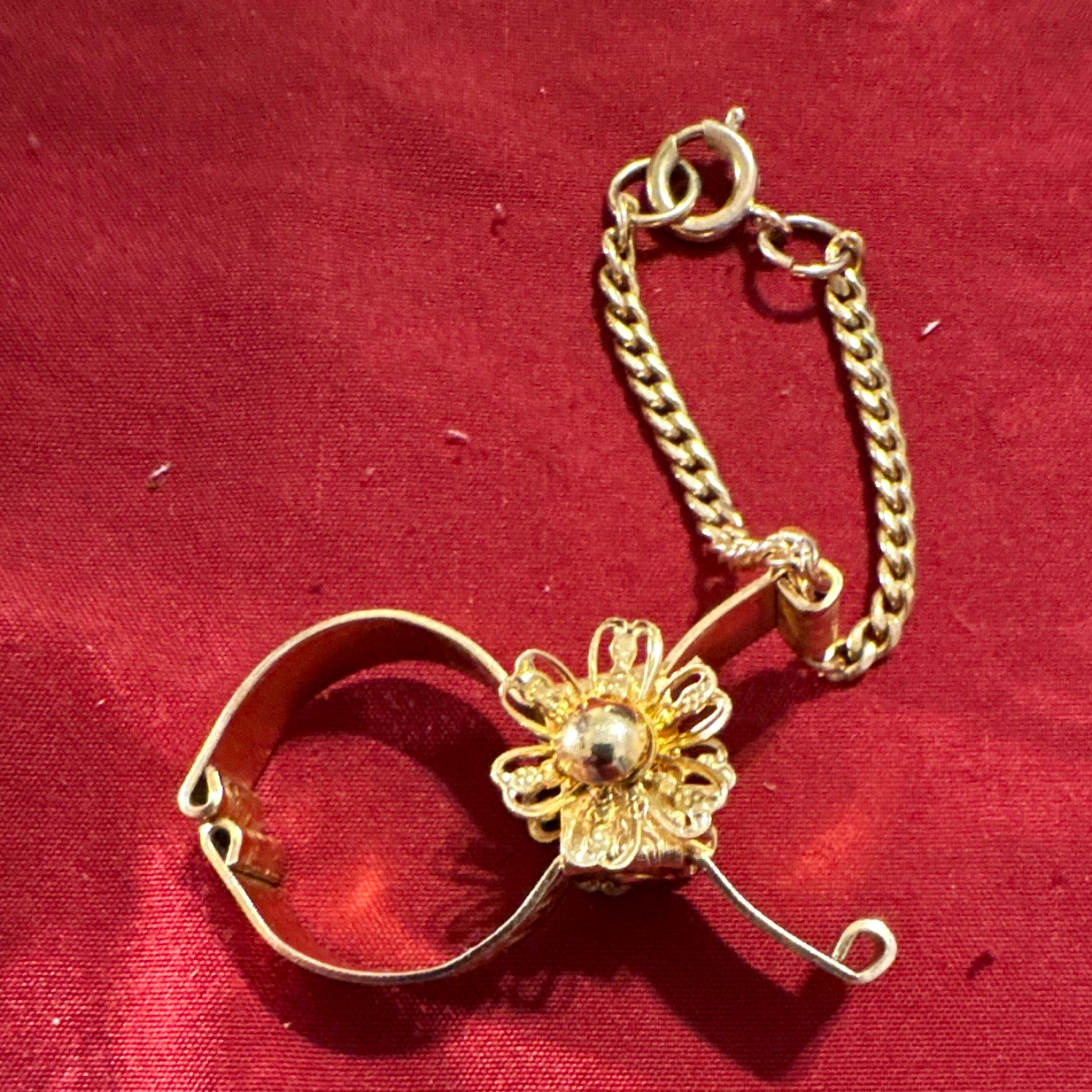Vintage 1950s Gold Tone Floral Filigree Glove Clip Purse Chain Holder Keeper