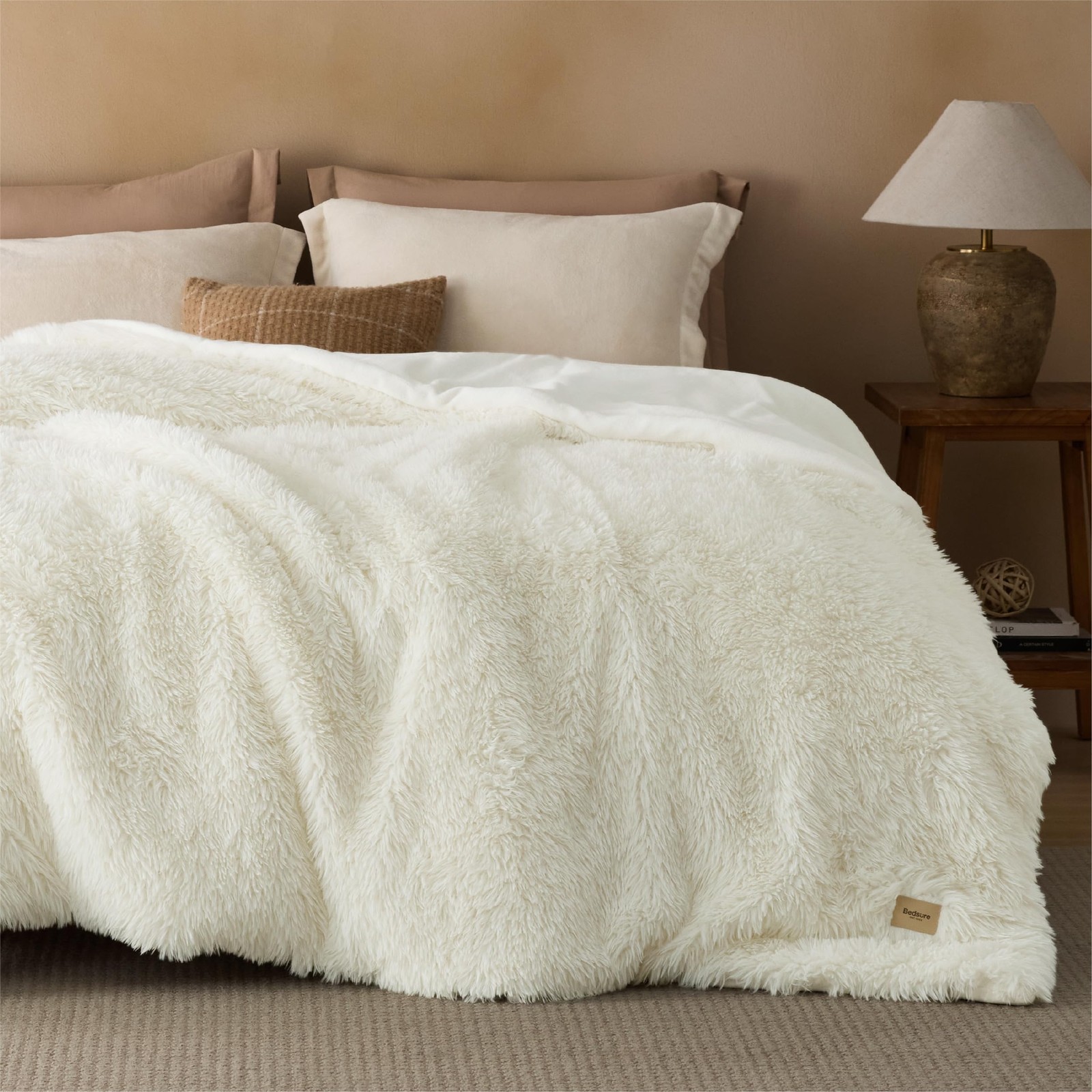Bedsure Faux Fur White King Blanket, Fluffy Soft Shaggy Reversible Throw
