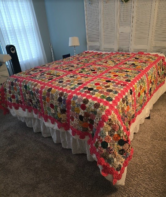 Vintage 1940s Yo-Yo Quilt, 80 x 92 Inches, 1,500 Hand-Stitched Yo-Yos, Handmade 