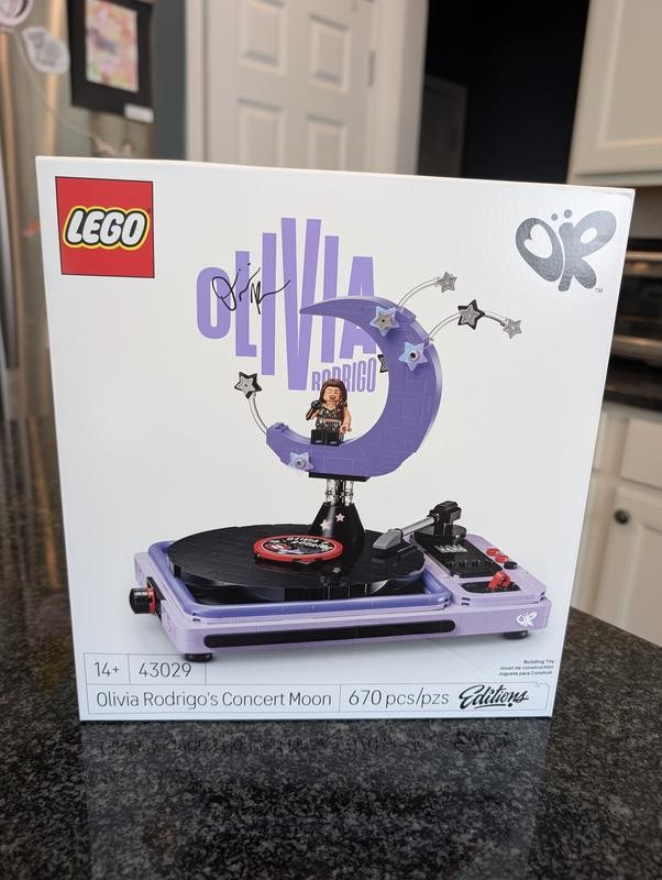 LEGO Editions Olivia Rodrigo's Concert Moon 43029, 670 Pieces - 