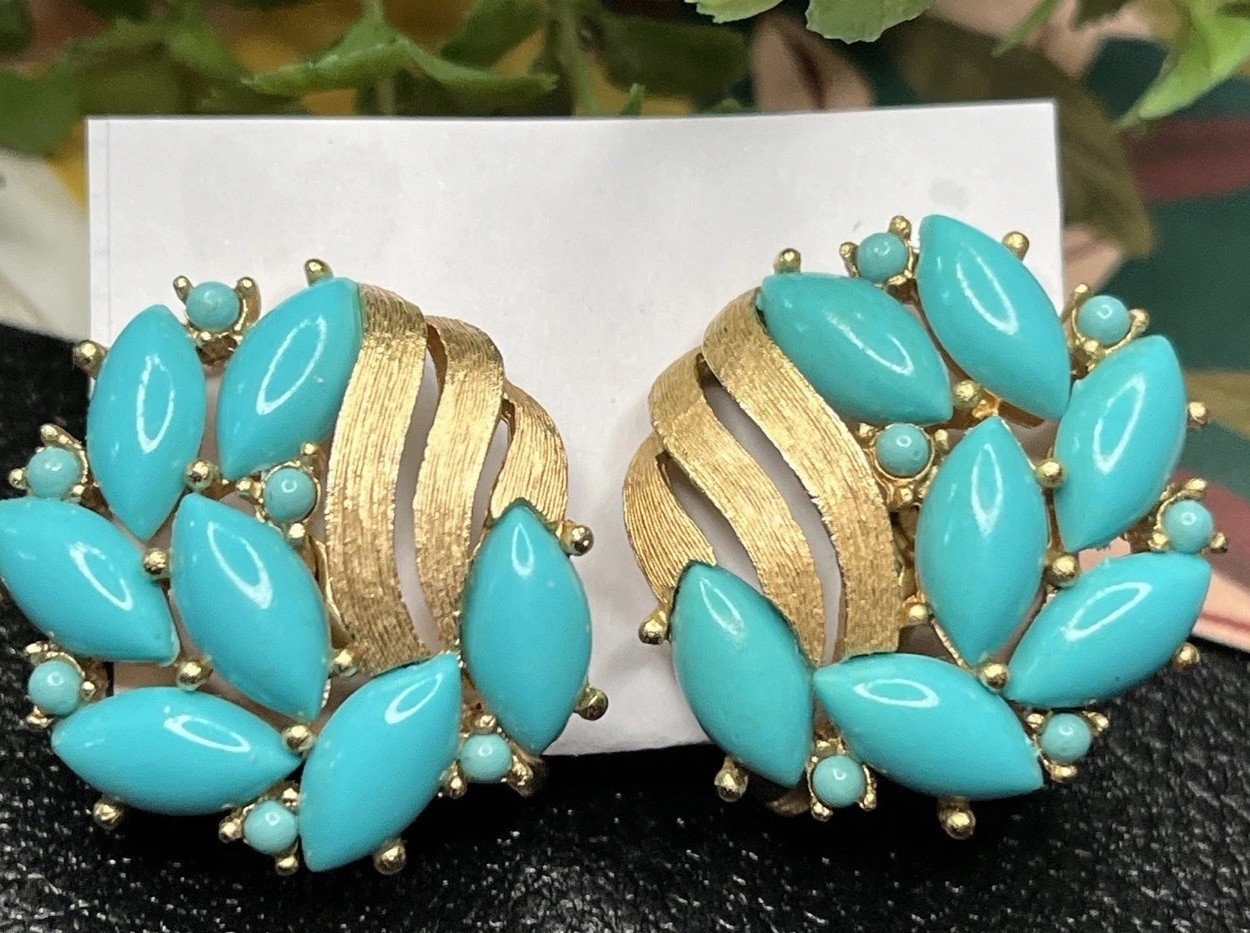 Vintage Signed CROWN TRIFARI Gold Tone Turquoise Lucite Clip On Earrings