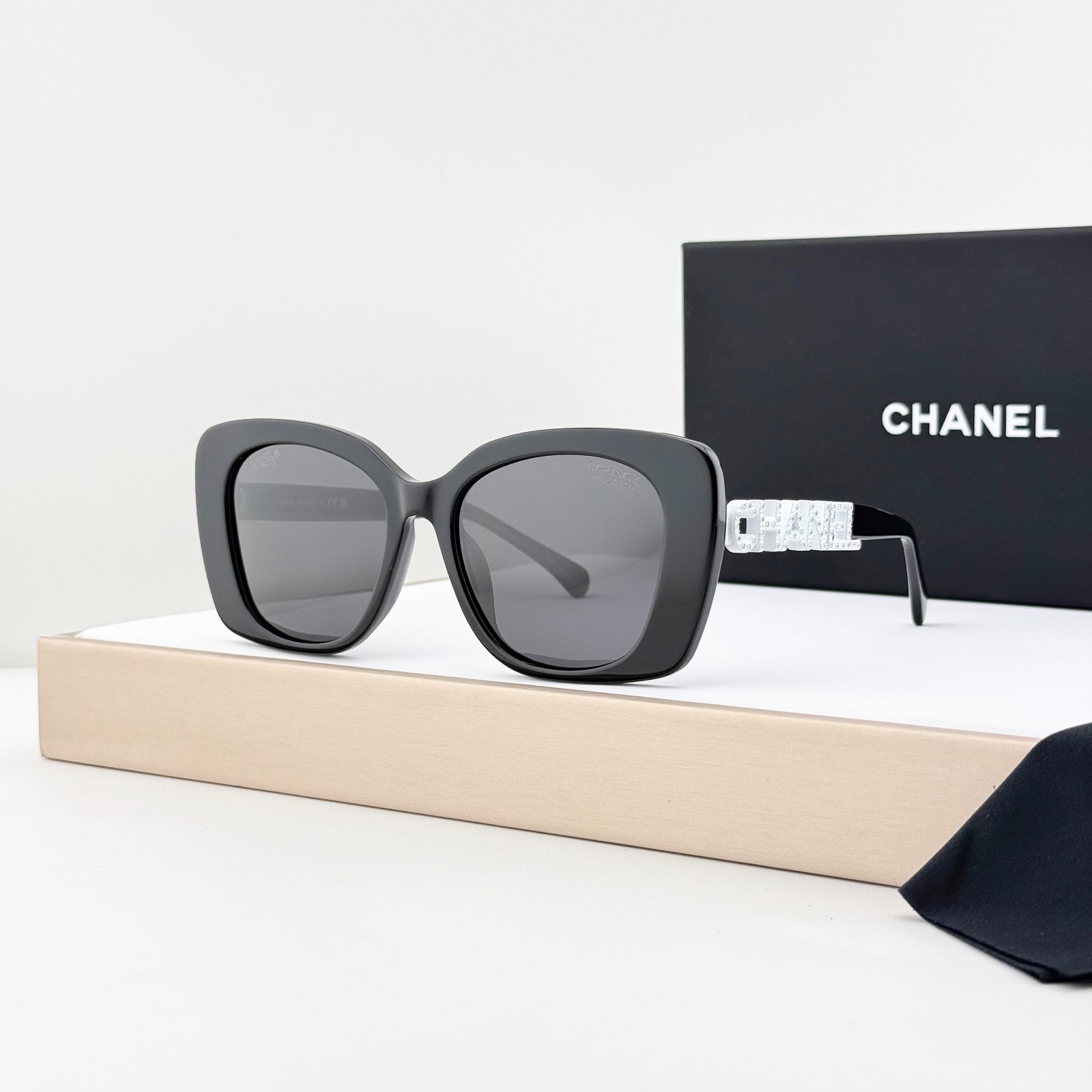 CHANEL CH5422B Cat Eye Sunglasses Black Acetate Gray Lens Crystal Logo 53-17-145