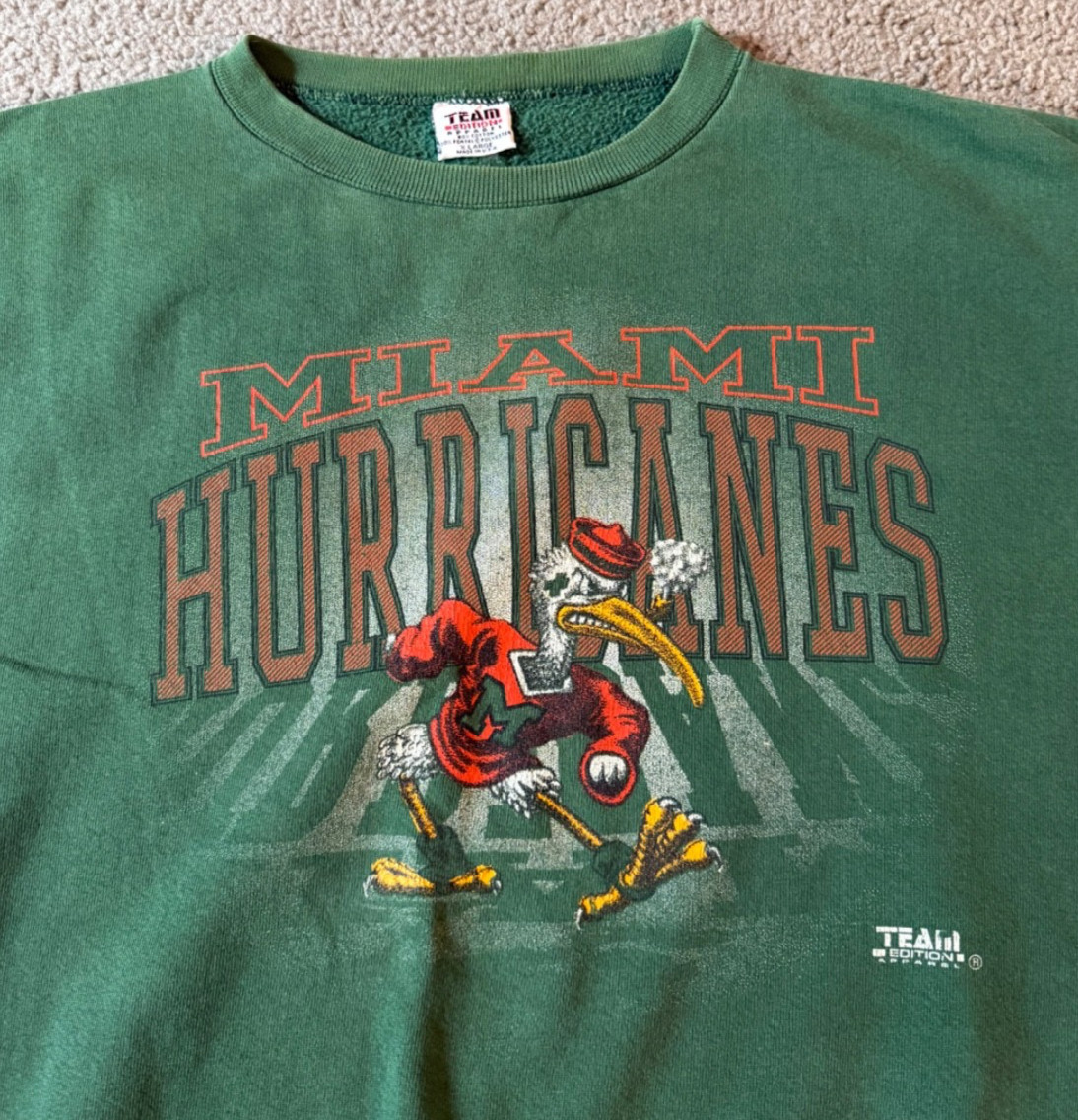 VTG 90s Miami Hurricanes Men\'s Crew Neck Sweatshirt - Size XL VTG 90s Miami Hurricanes Men\'s Crew Neck Sweatshirt - Size XL
