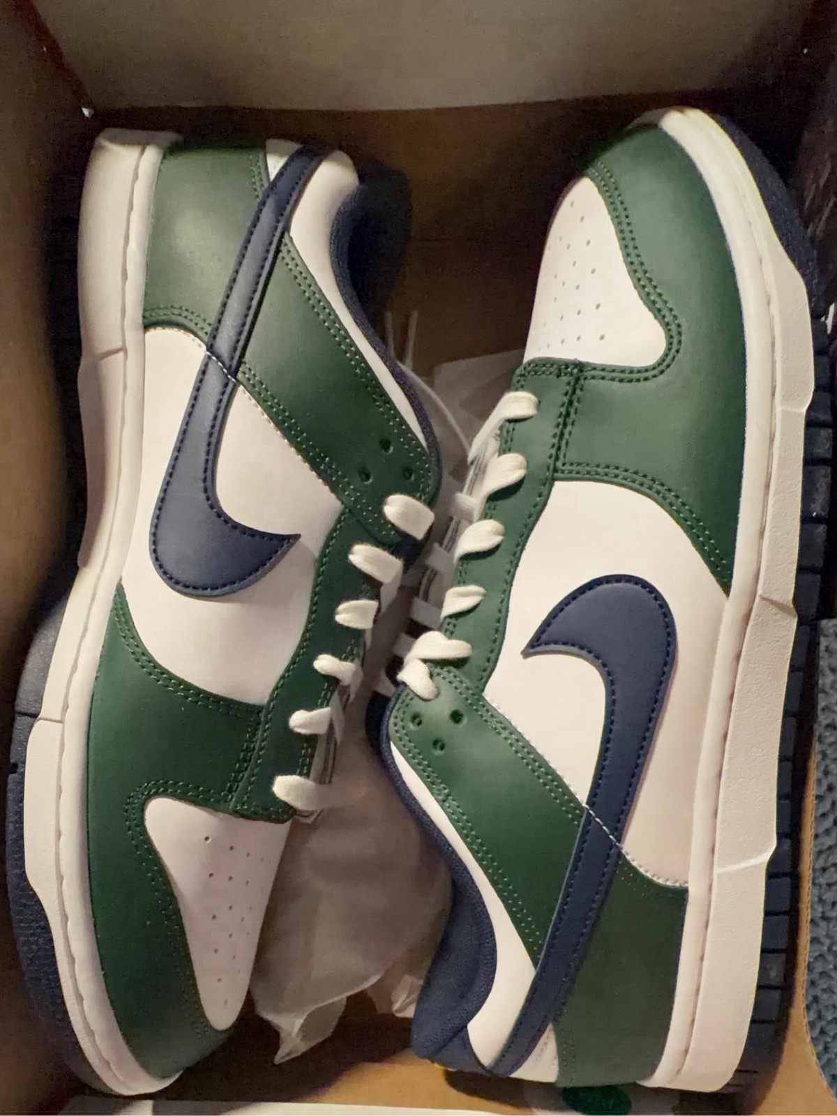 Nike Dunk Low Men\'s Green/White Colorblock Low Top Lace-Up Sneakers US 10 Nike Dunk Low Men\'s Green/White Colorblock Low Top Lace-Up Sneakers US 10