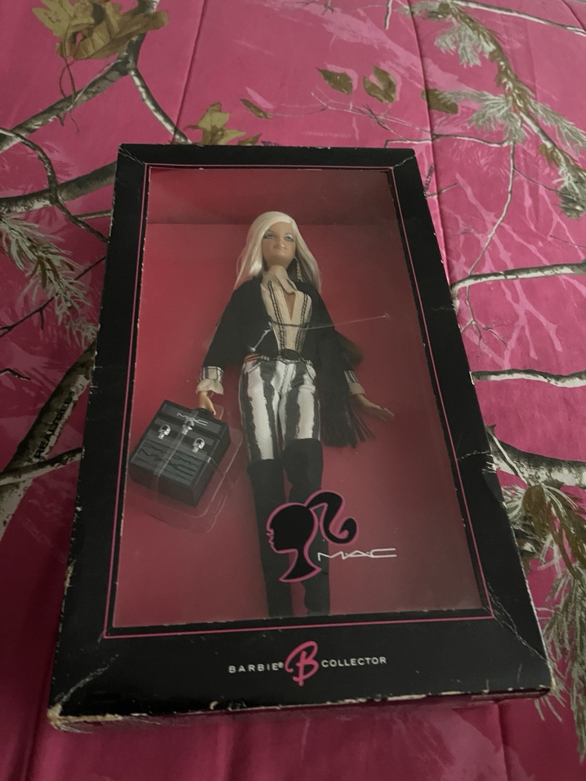 MAC COSMETICS BARBIE MAC COSMETICS BARBIE