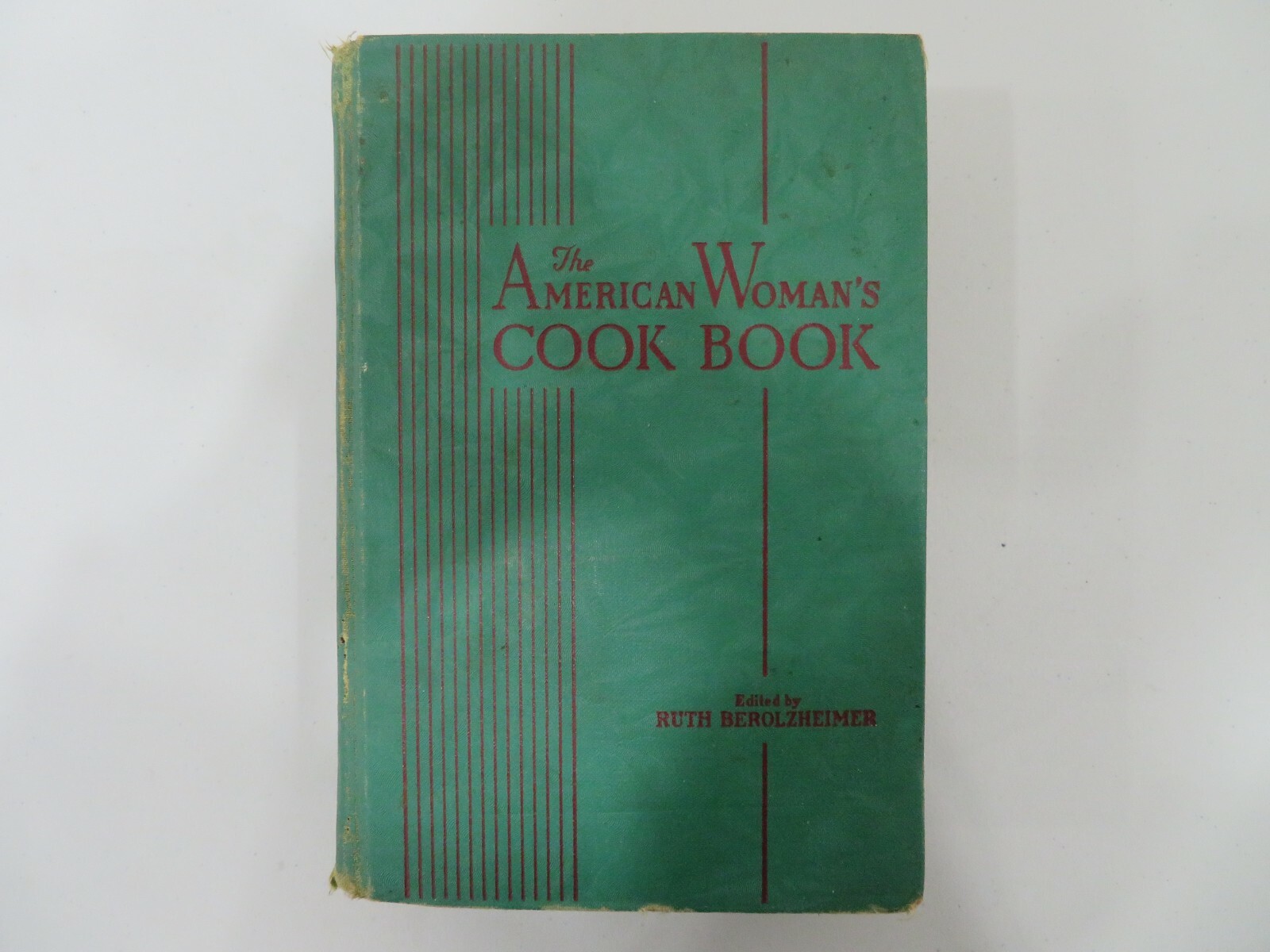 VINTAGE 1943 “THE AMERICAN WOMAN’S COOKBOOK“ BY RUTH BEROLZHEIMER HARDCOVER BOOK