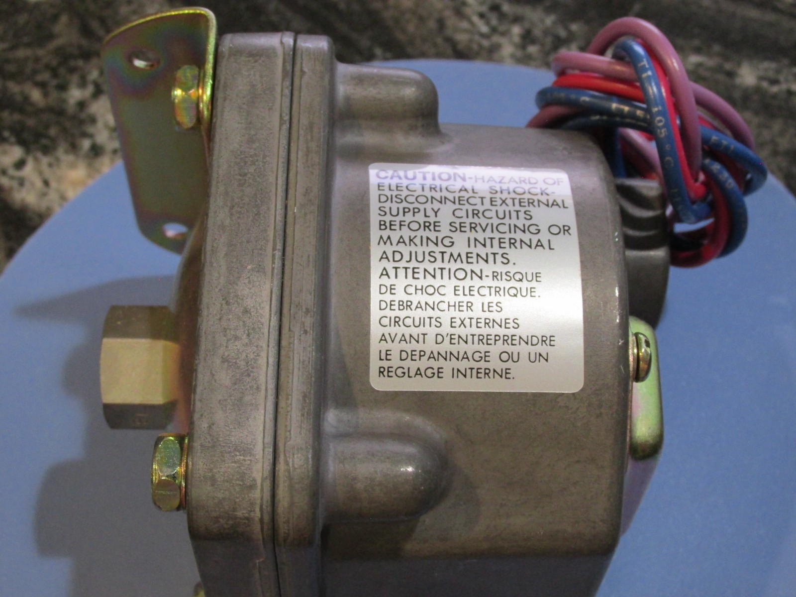 NEW BARKSDALE D1H-H18SS PRESSURE SWITCH D1HH18SS
