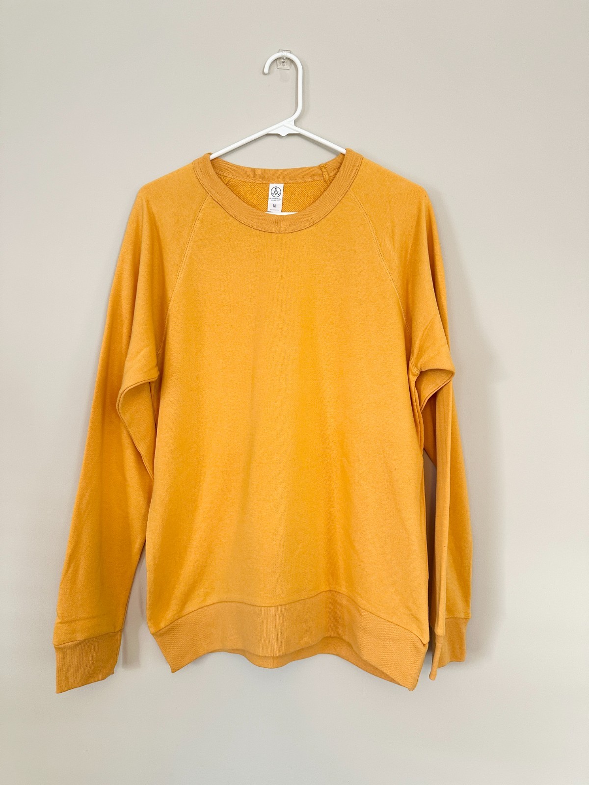 Alternative Apparel Gold Crewneck Sweatshirt | M Alternative Apparel Gold Crewneck Sweatshirt | M