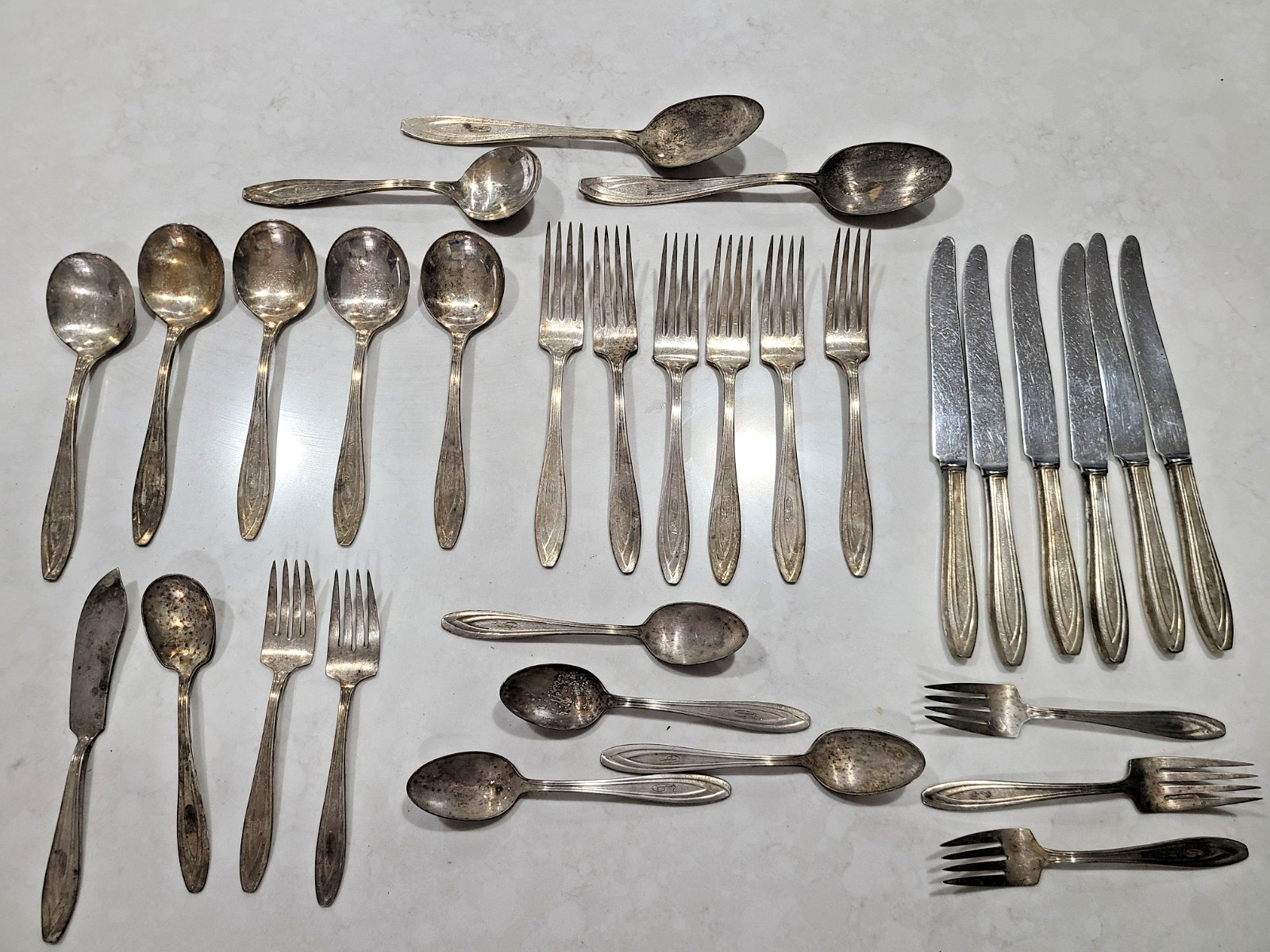 Vintage 1847 Rogers Bros Silver Plate Lot of 31 pieces
