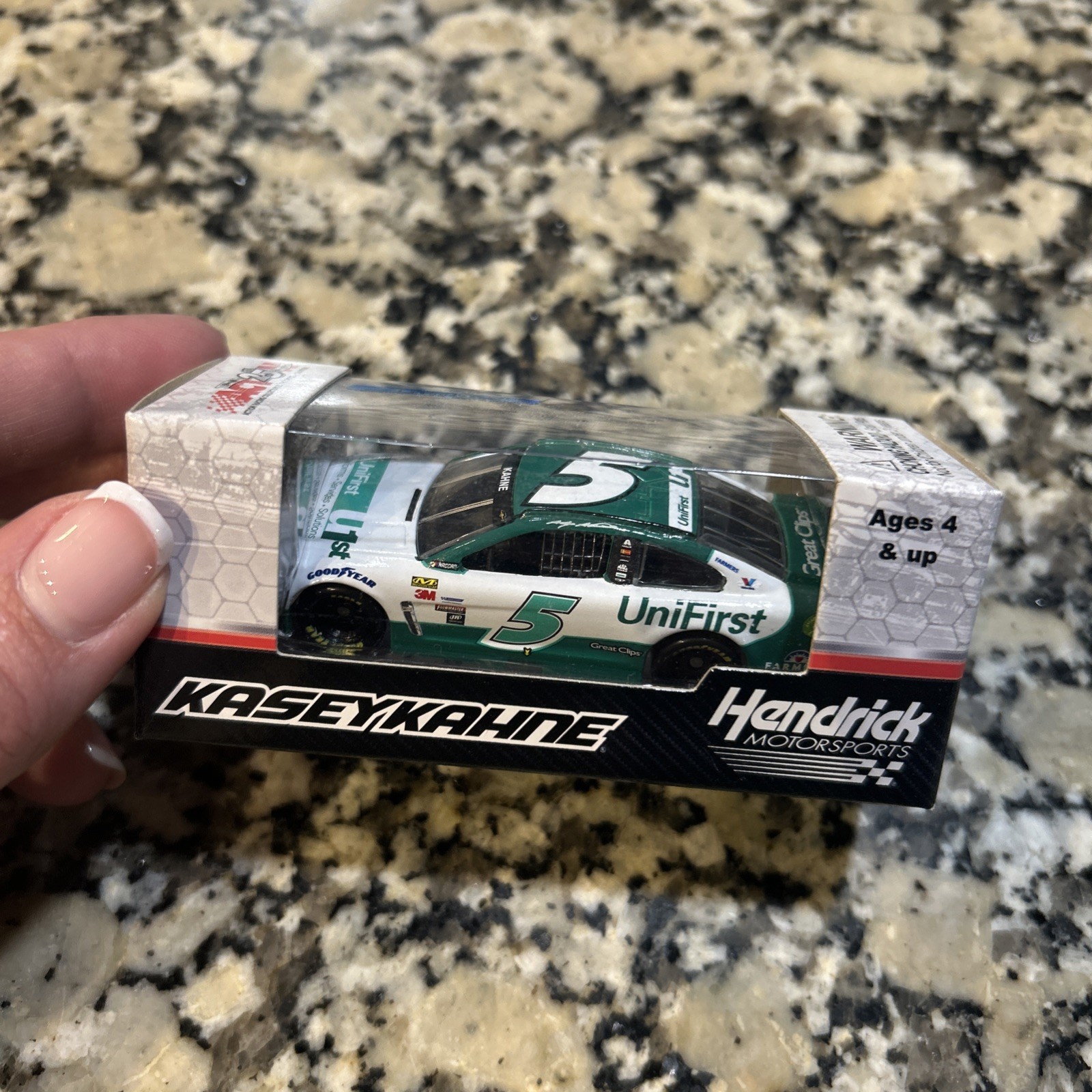 1/64 2017 Kasey Kahne Unifirst Lionel Limited Edition