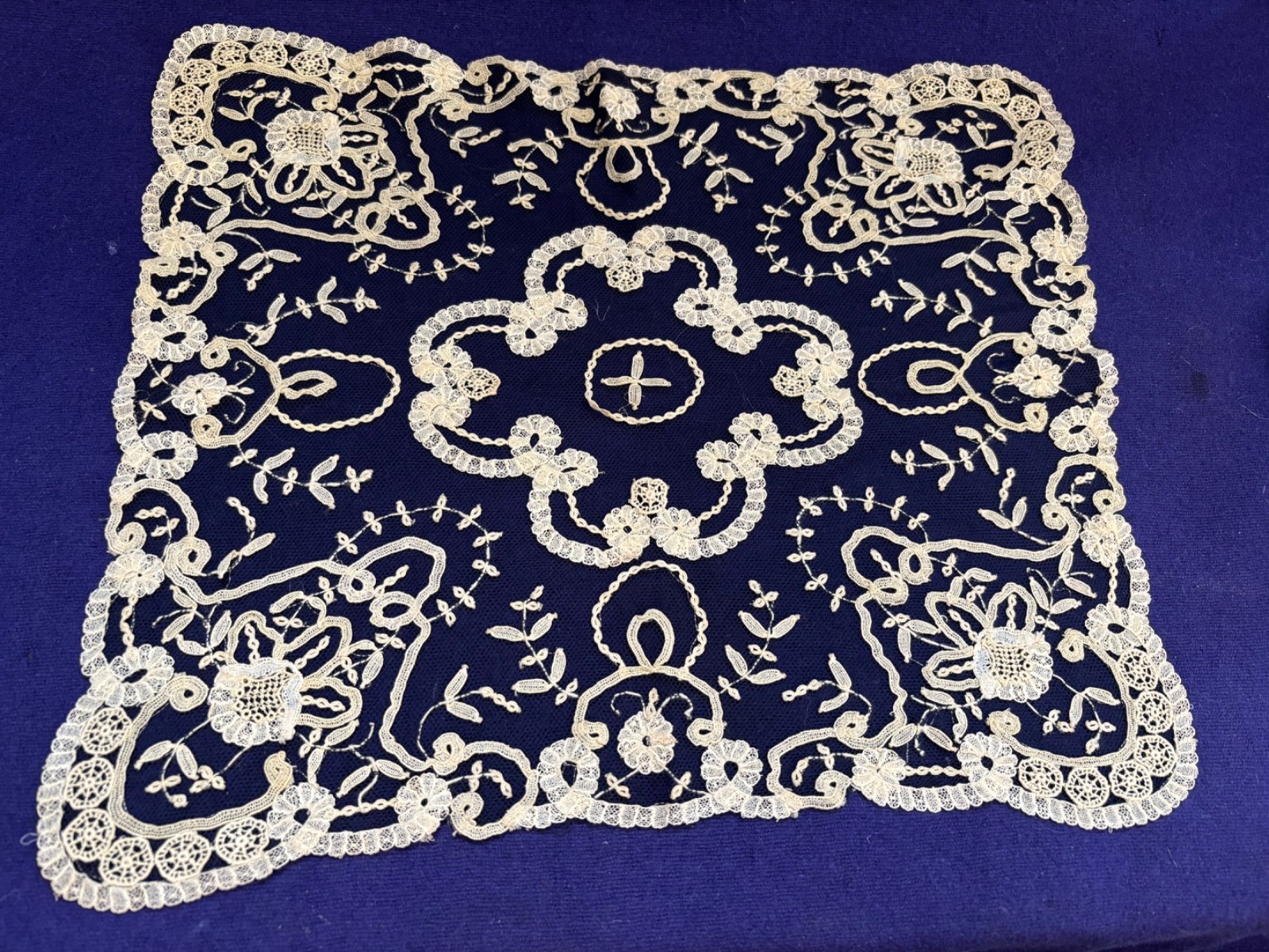 ANTIQUE HAND DONE LACE SQUARE MASTERPIECE ANTIQUE HAND DONE LACE SQUARE MASTERPIECE