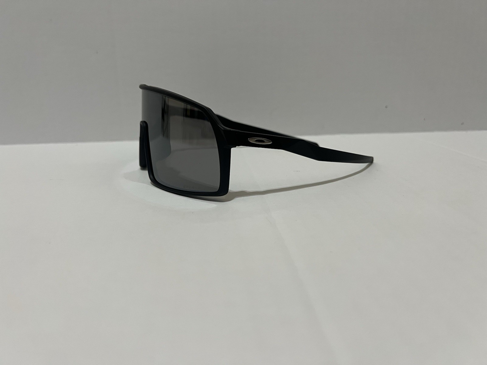 NEW OAKLEY OO9406 Sutro Rectangular Sunglasses Black frame - Prizm lens