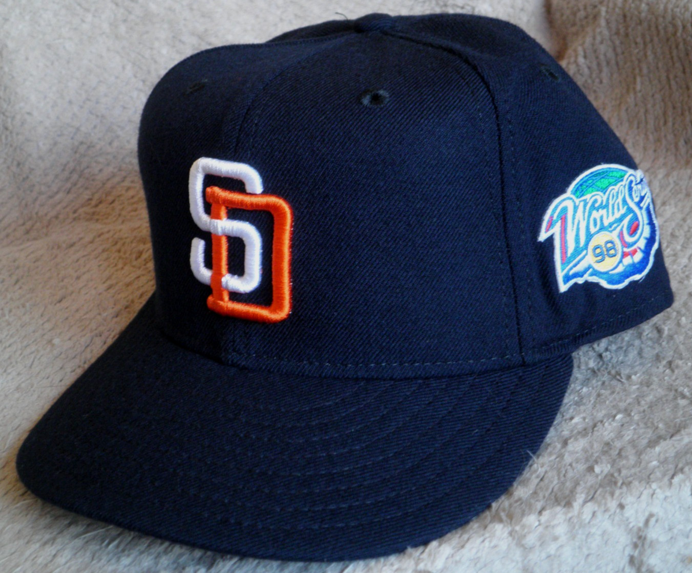 VTG SAN DIEGO PADRES 1998 NEW ERA WORLD SERIES CAP 100% WOOL USA MADE SIZE 7 1/4 VTG SAN DIEGO PADRES 1998 NEW ERA WORLD SERIES CAP 100% WOOL USA MADE SIZE 7 1/4