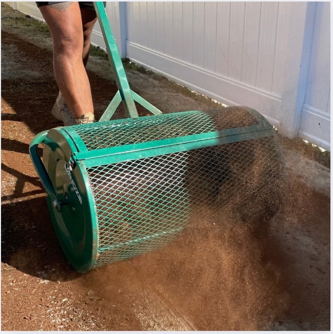 Landzie Lawn & Garden Spreader for Compost, Peat Moss, Top Soil, Mulch, and More