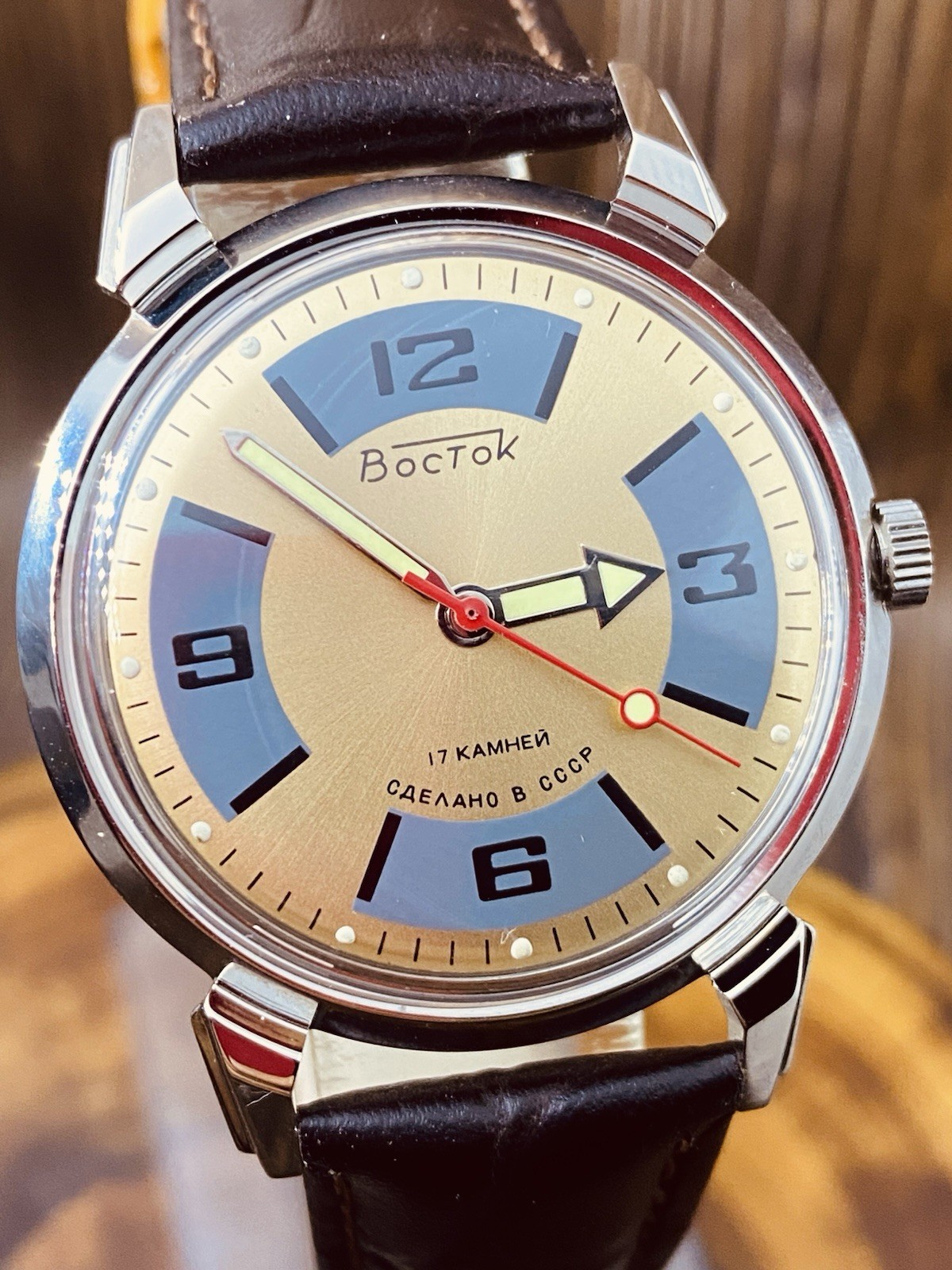 Wostok Vostok Wrist Watch 17 jewels USSR Mechanism cal 2409 Soviet era Watch