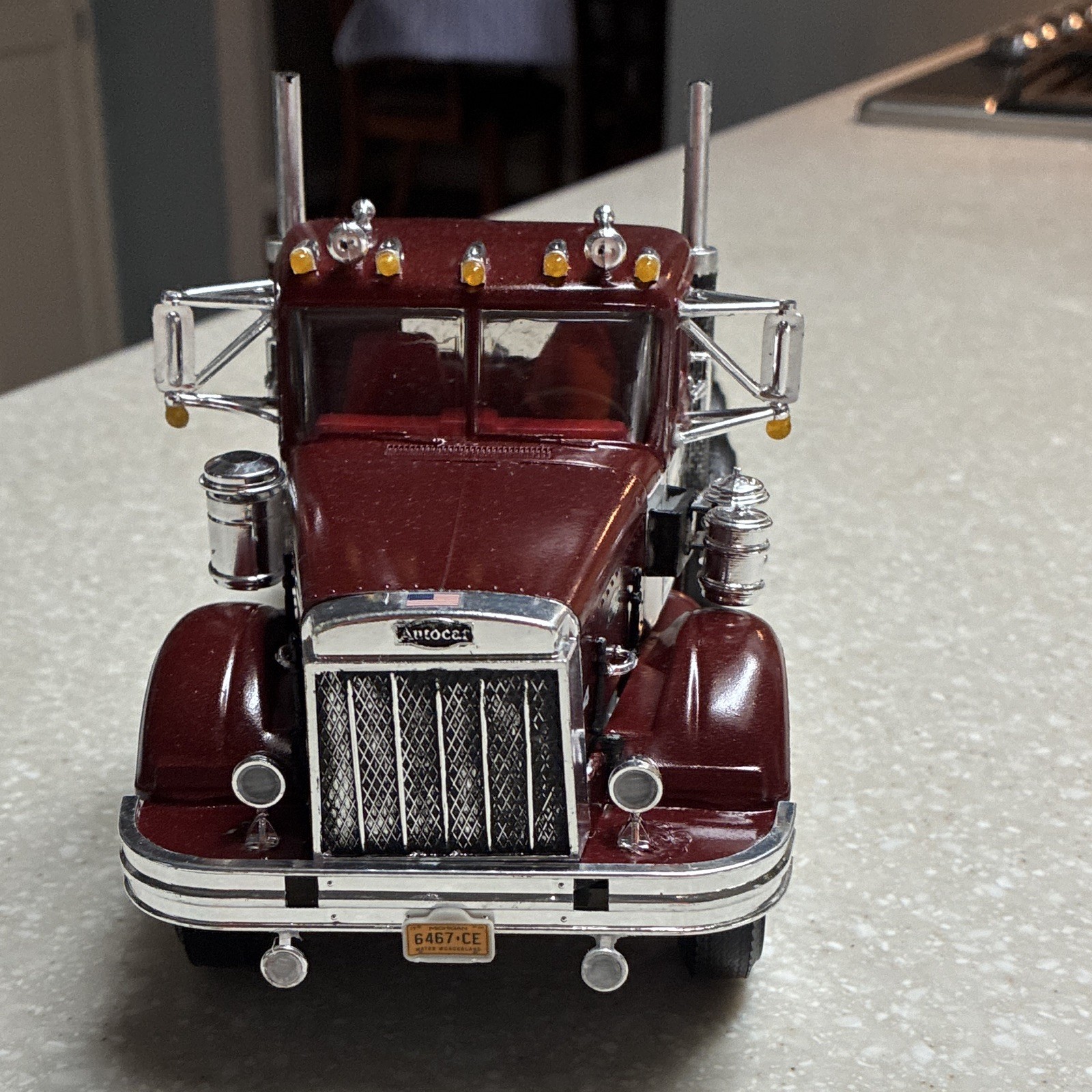AMT Autocar A64B Tractor Vintage 1:25 Scale