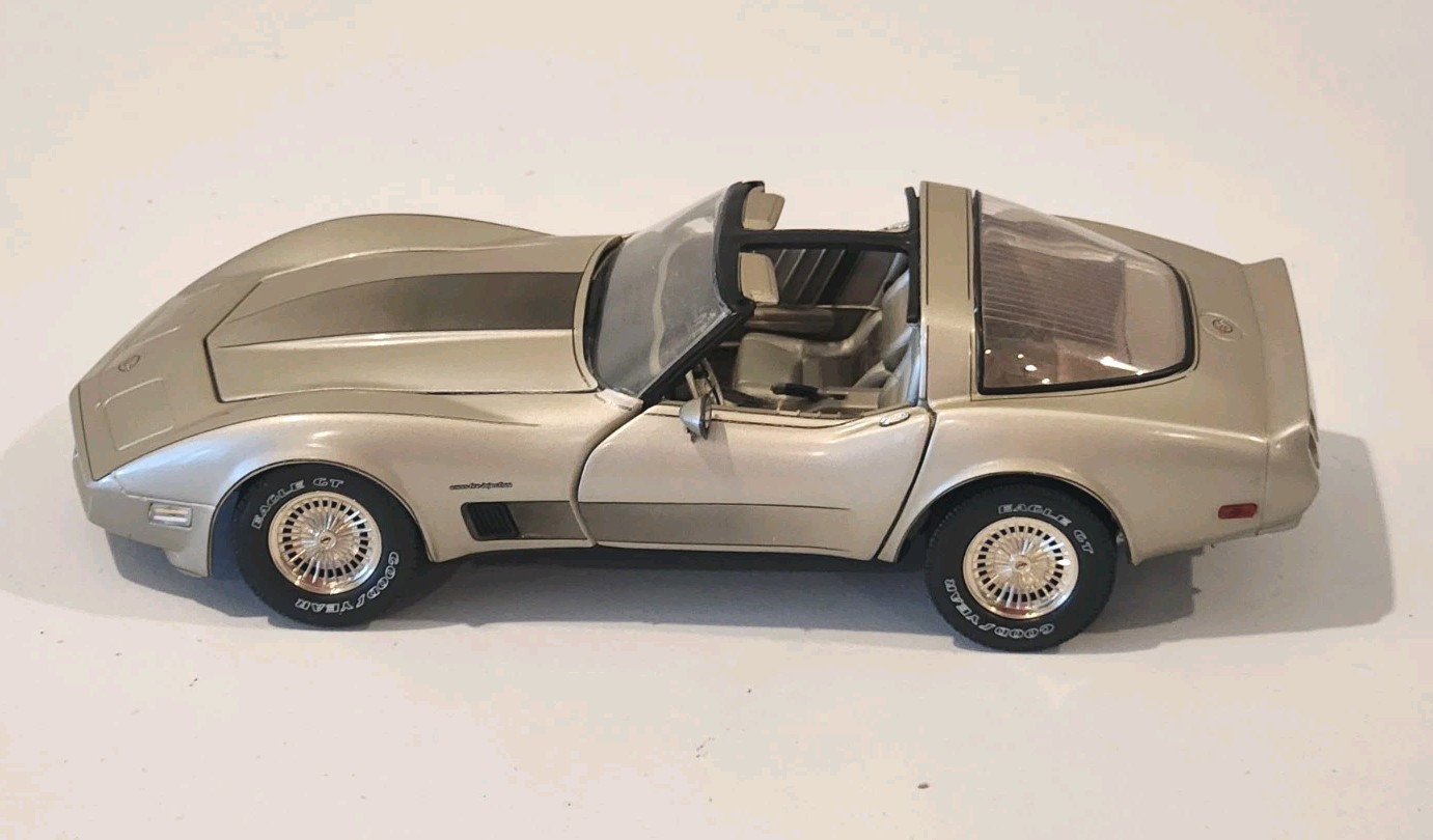 Franklin Mint 1982 Chevrolet Corvette Collectors Edition 1:24 #4623/6759 Franklin Mint 1982 Chevrolet Corvette Collectors Edition 1:24 #4623/6759