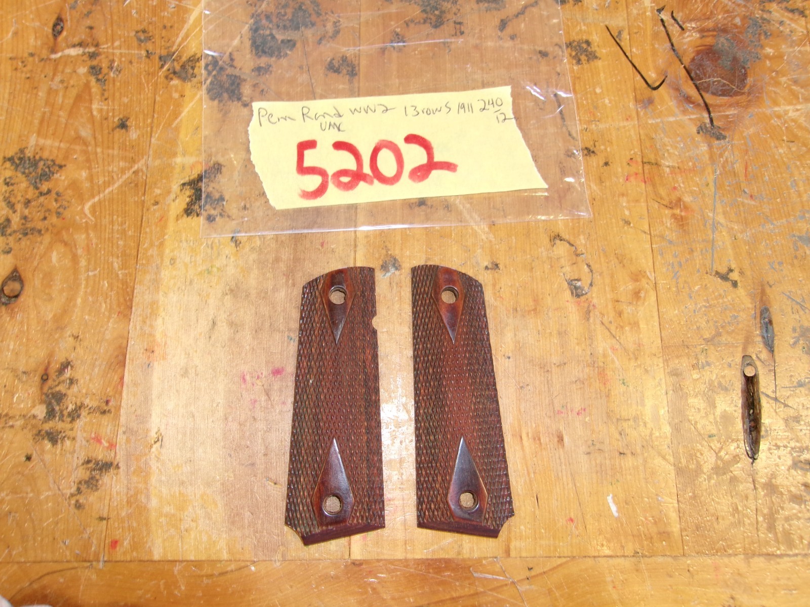 WW2 WWll Remington Rand UMC wood checkered double diamond grips WW2 WWll Remington Rand UMC wood checkered double diamond grips
