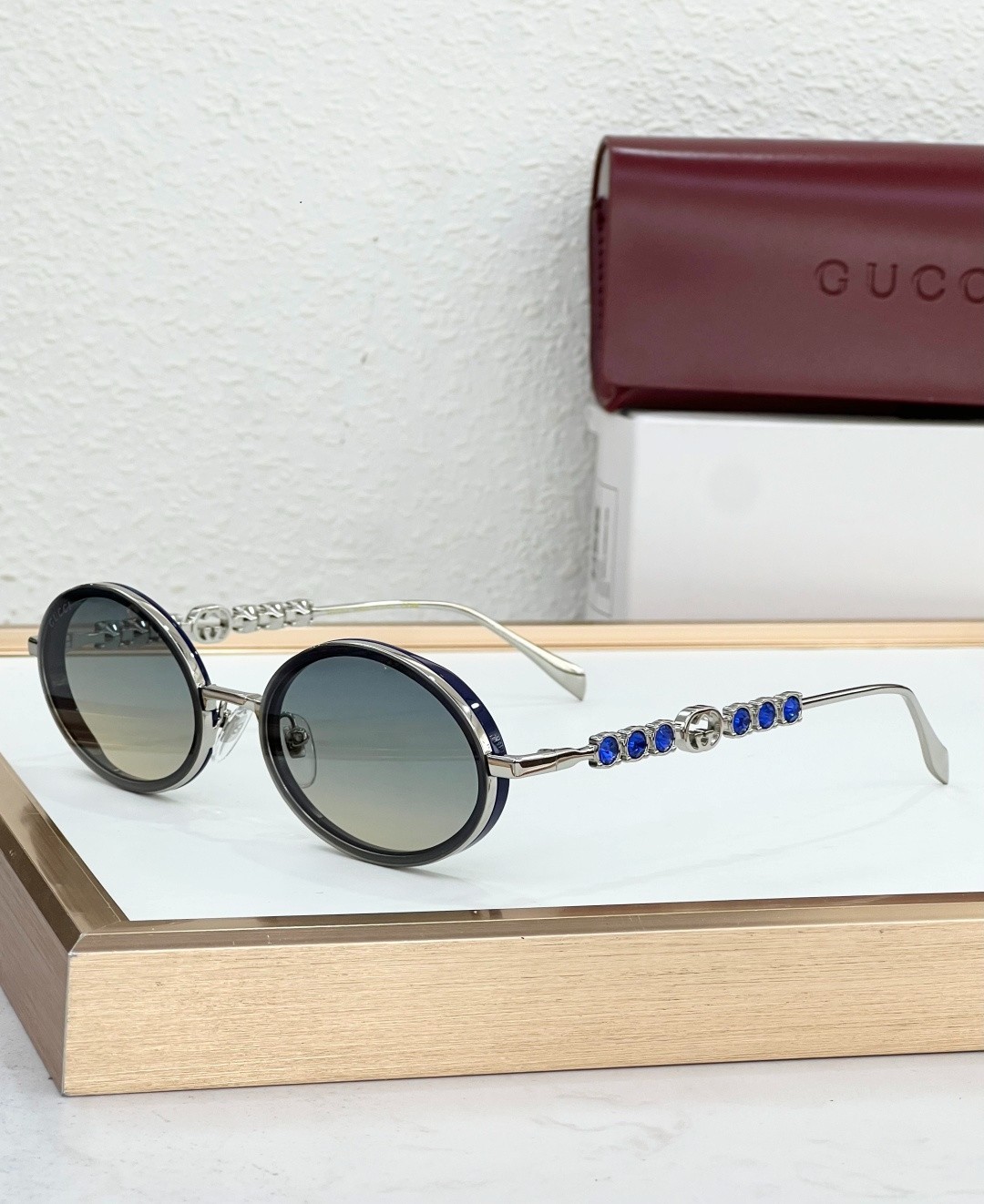 Gucci GG1661 Oval Sunglasses Silver Metal Frame Blue Crystal Decor 57 口 18-147 Gucci GG1661 Oval Sunglasses Silver Metal Frame Blue Crystal Decor 57 口 18-147
