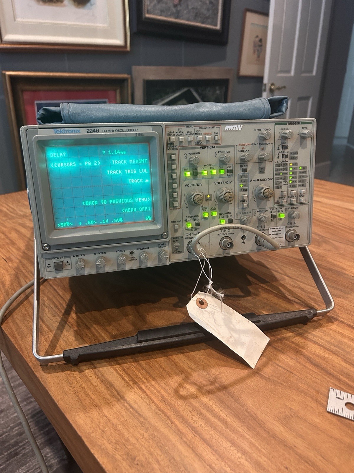 Tektronix 2246 100 MHz 4 Channel Analog Oscilloscope Powers On CRT Display