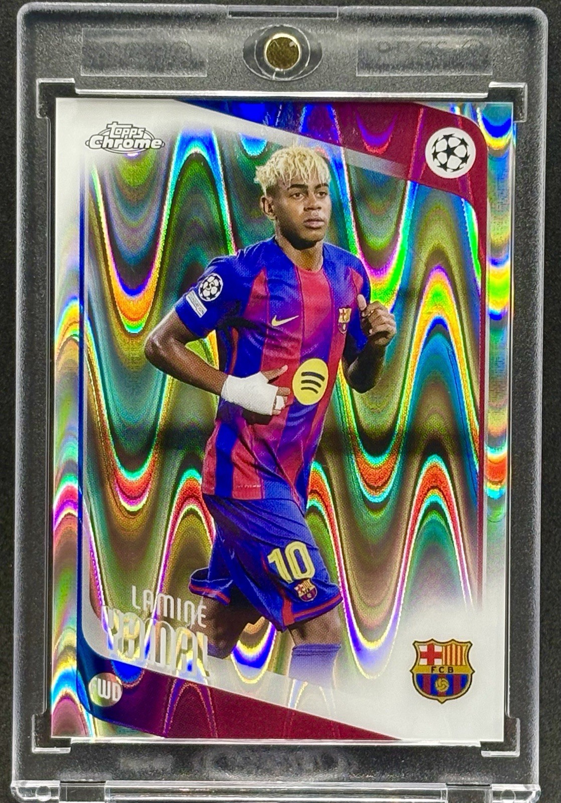 Lamine Yamal  LAVA  REFRACTOR TOPPS CHROME CARD MINT