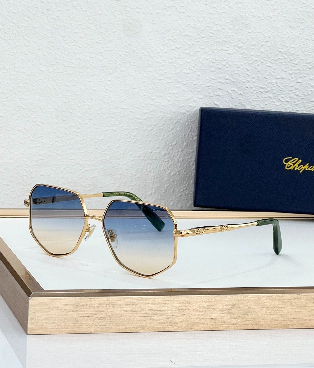 CHOPARD Style Unisex Sunglasses - MODEL: SCHG709 SIZE:58口15-145 CHOPARD Style Unisex Sunglasses - MODEL: SCHG709 SIZE:58口15-145