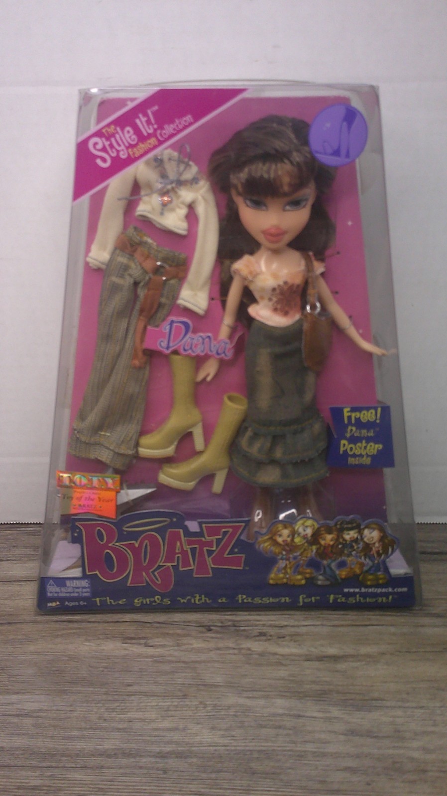 Bratz style fashion doll Dana near mint still mounted just opened box Z14 Bratz style fashion doll Dana near mint still mounted just opened box Z14